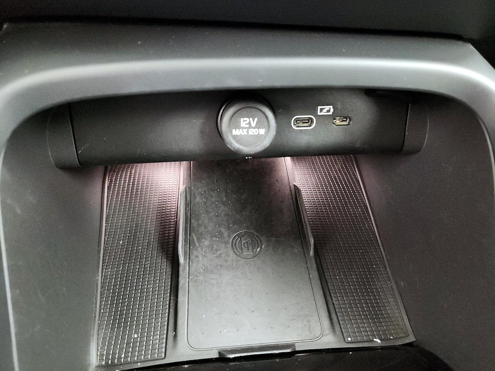 2025 Volvo XC40 Plus - Photo 20