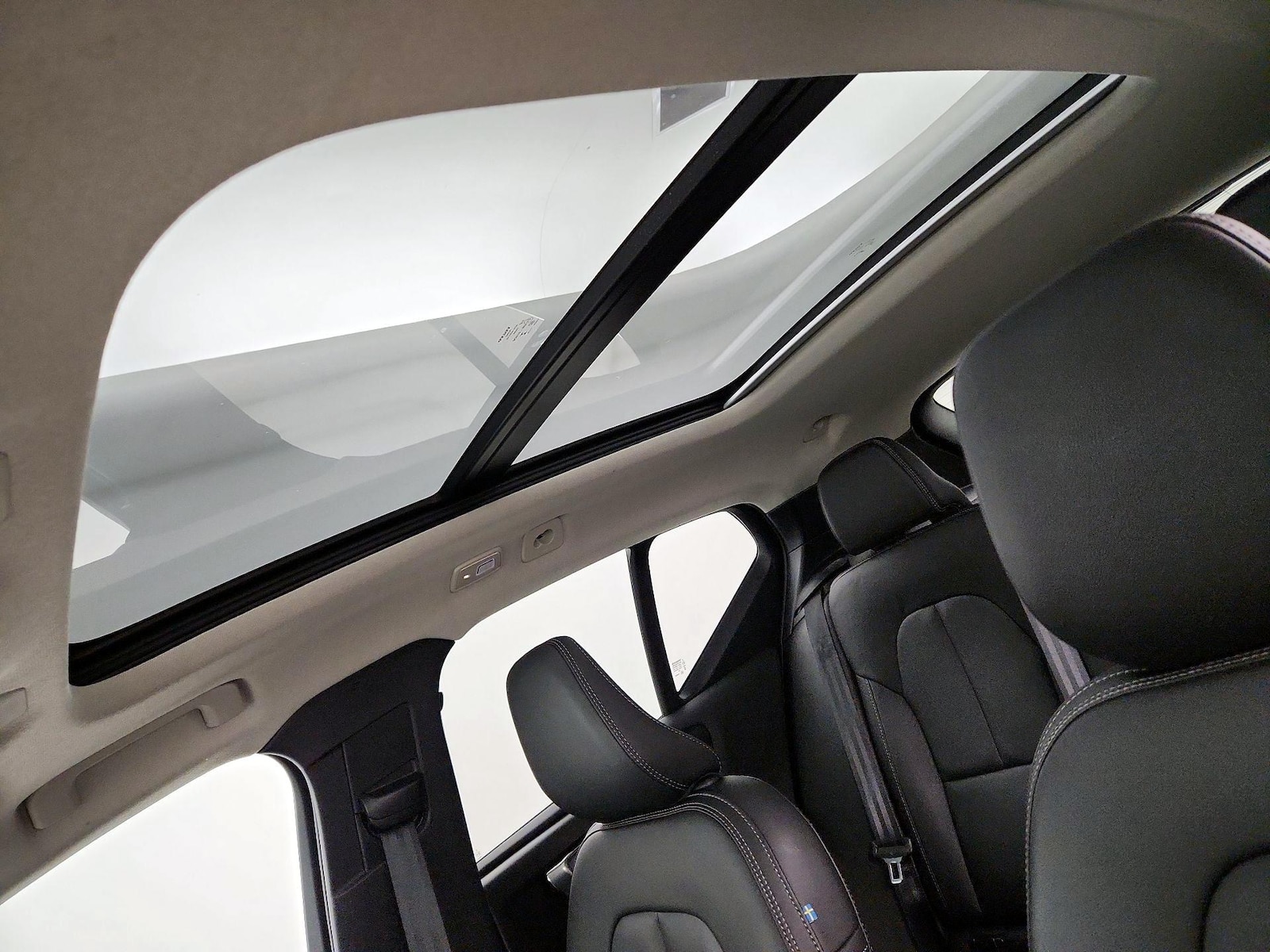 2025 Volvo XC40 Plus - Photo 21