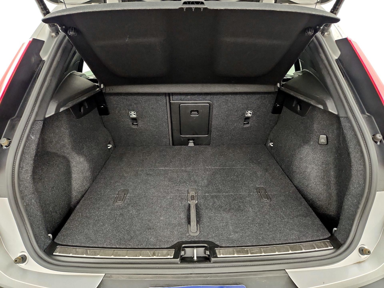 2025 Volvo XC40 Plus - Photo 23