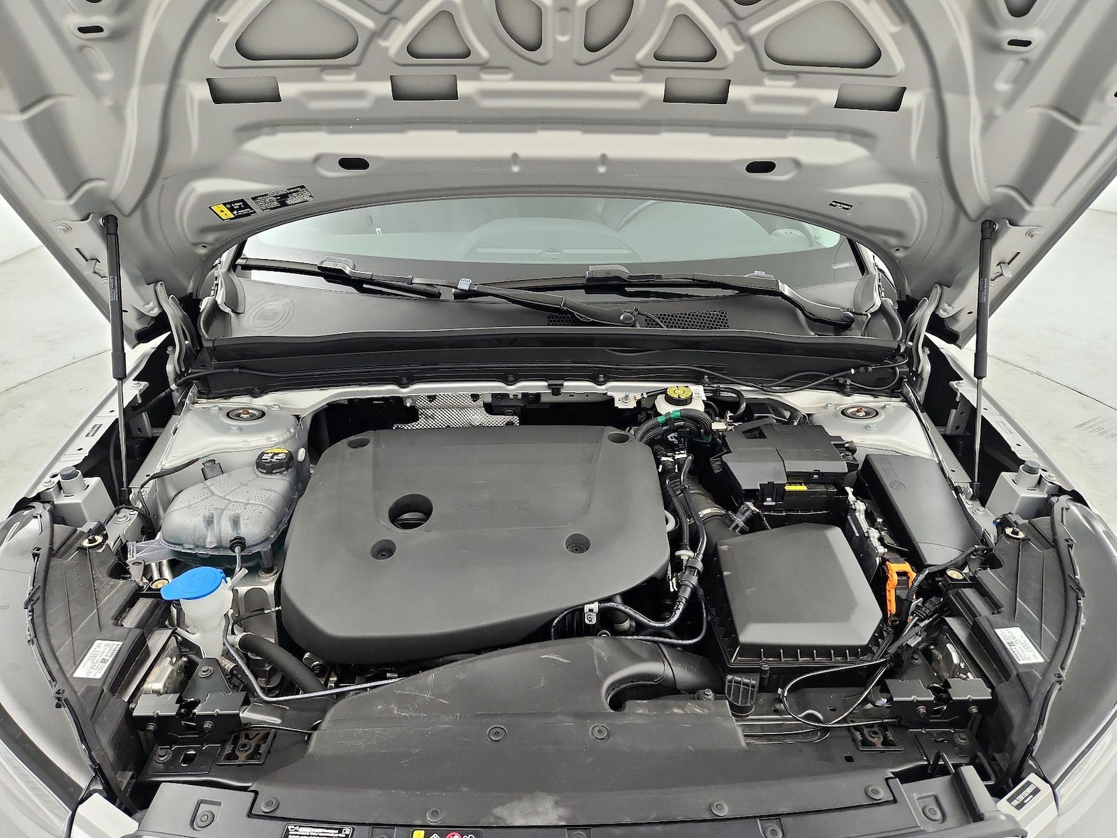 2025 Volvo XC40 Plus - Photo 25