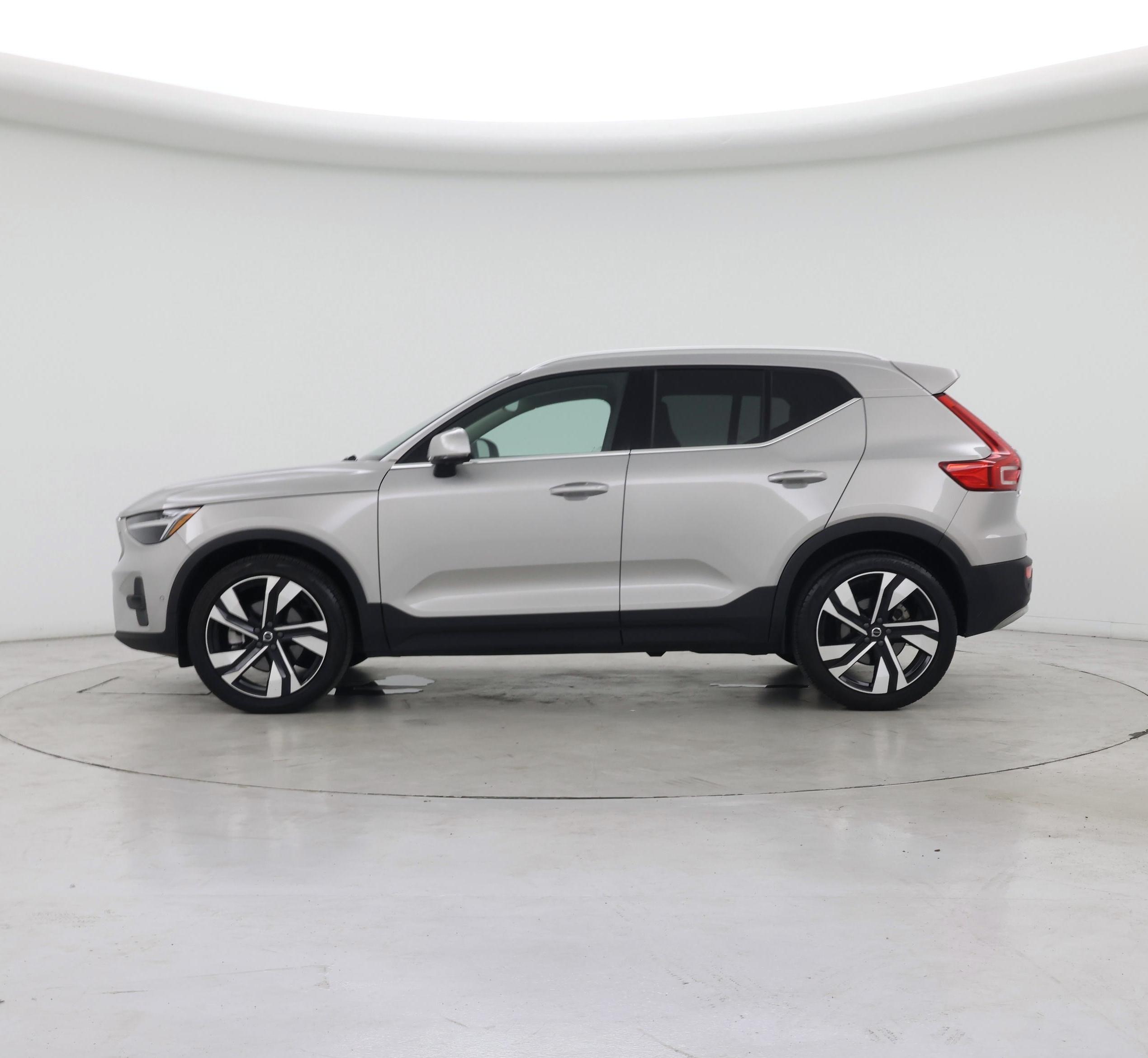 Thumbnail: 2025 Volvo XC40 - 3