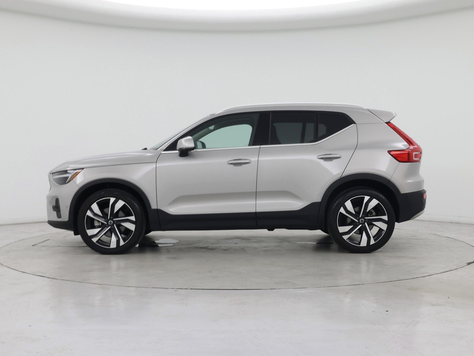 2025 Volvo XC40 Plus - Photo 4