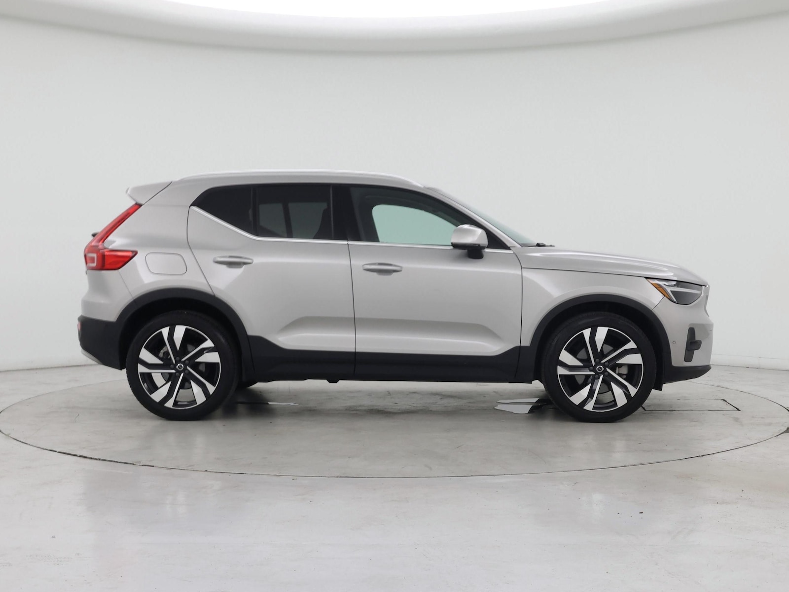 2025 Volvo XC40 Plus - Photo 8