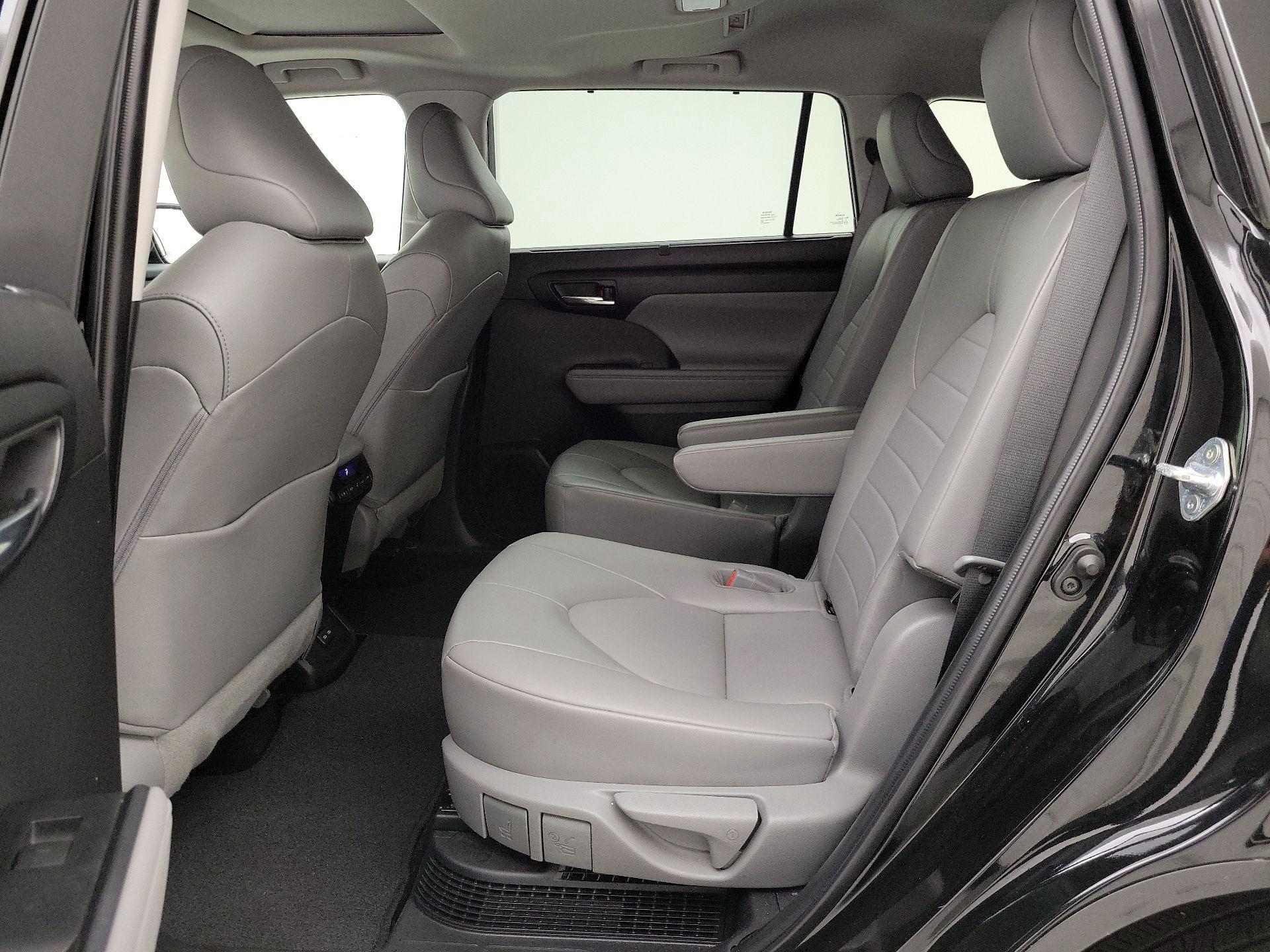 Thumbnail: 2022 Toyota Highlander - 19
