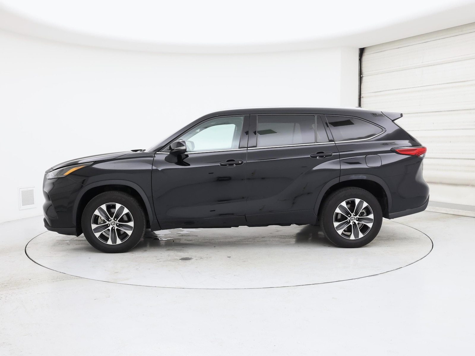 2022 Toyota Highlander XLE - Photo 4