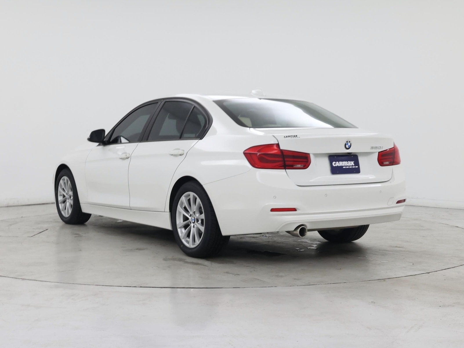2017 BMW 3 Series 320i - Photo 3