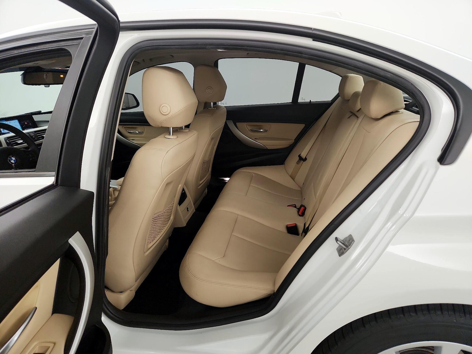 2017 BMW 3 Series 320i - Photo 22