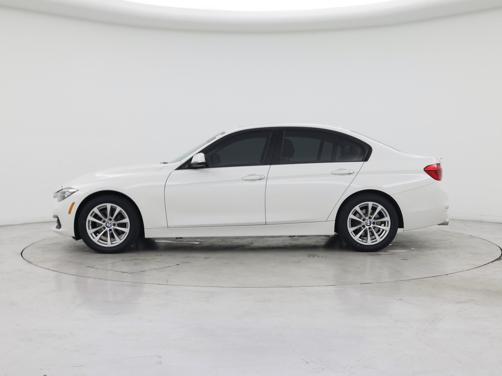 2017 BMW 3 Series 320i - Photo 4
