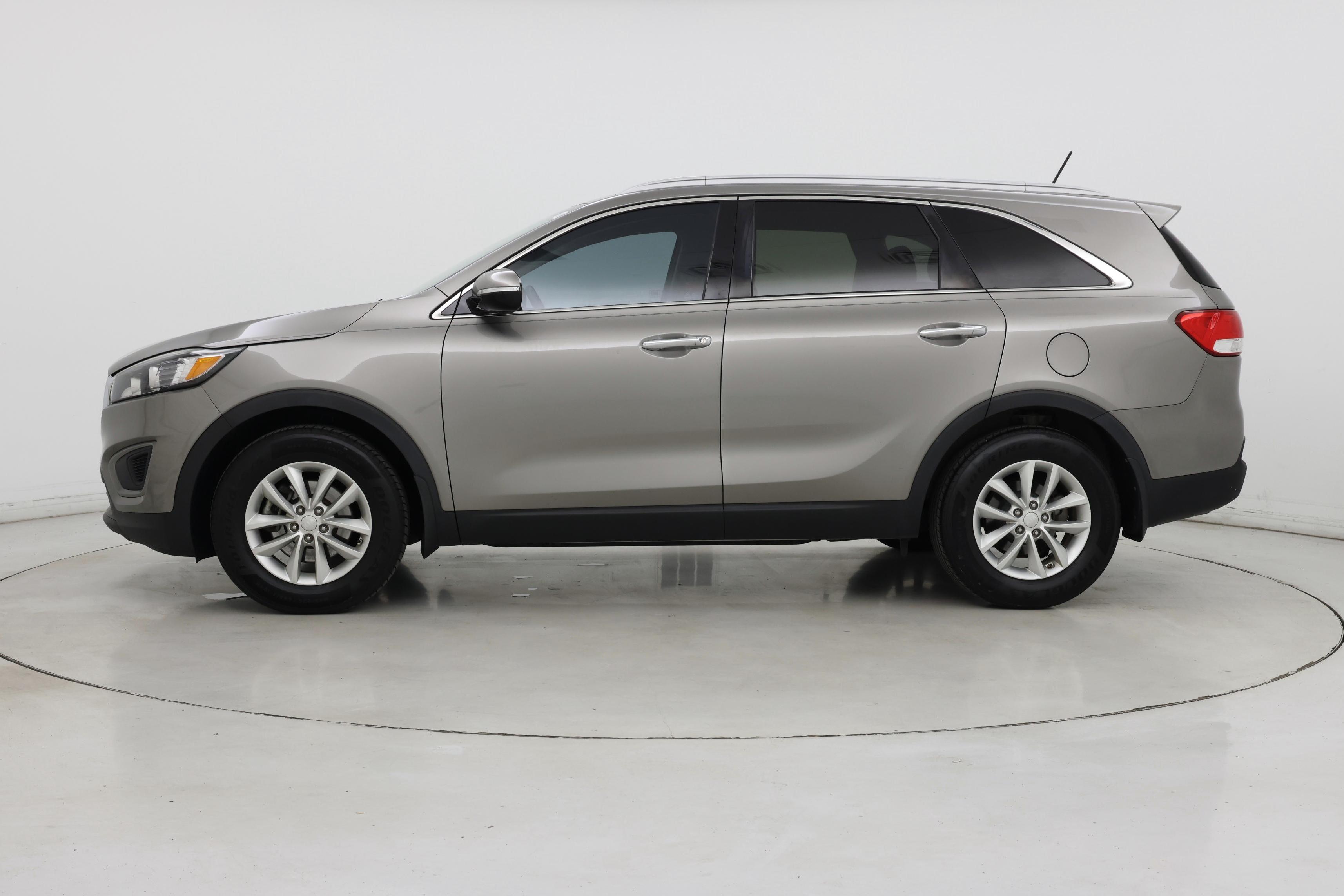 Thumbnail: 2017 Kia Sorento - 3