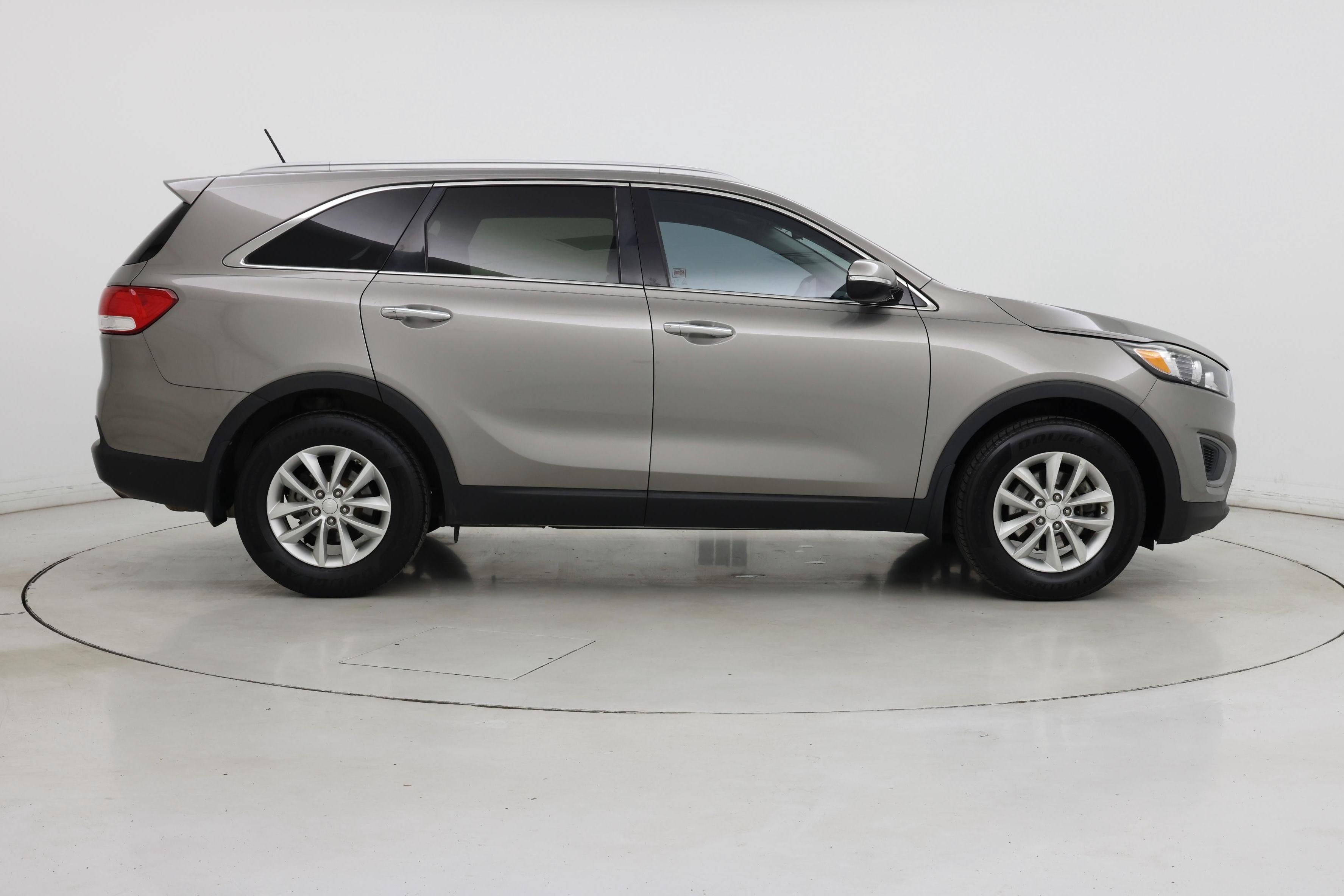 Thumbnail: 2017 Kia Sorento - 7
