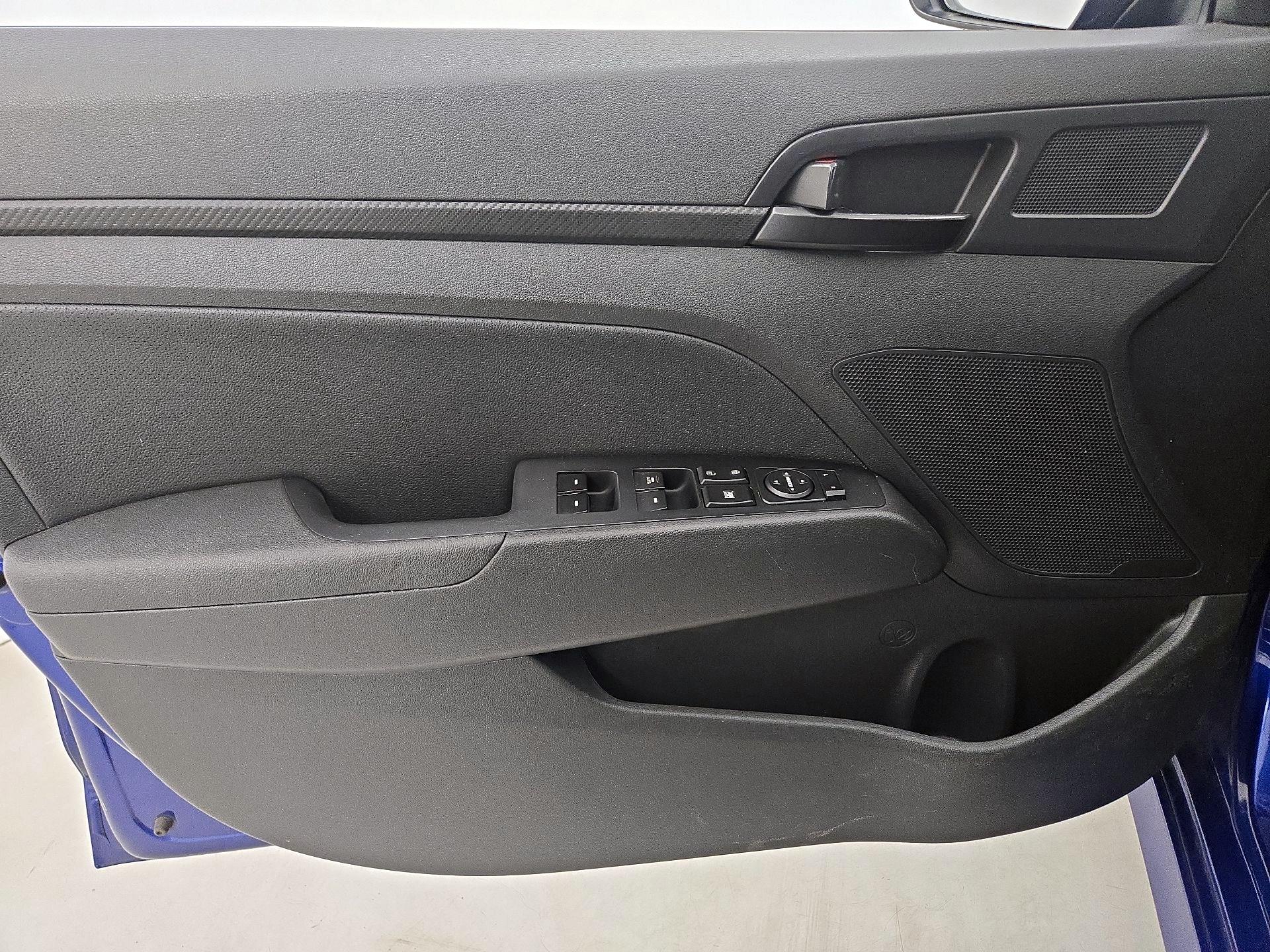 Thumbnail: 2020 Hyundai Elantra - 12