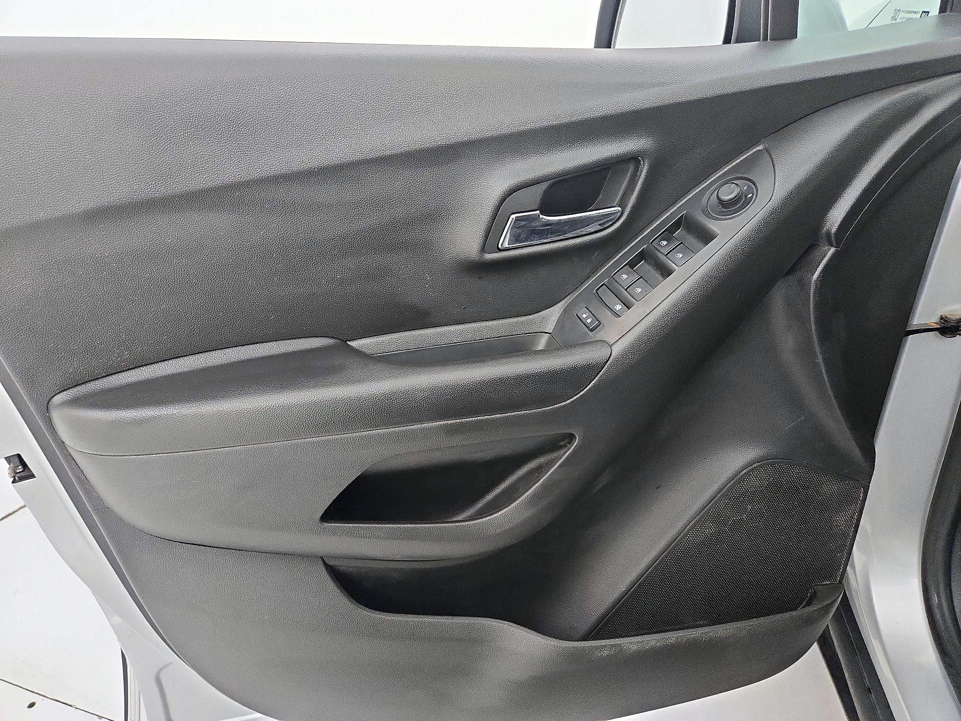 Thumbnail: 2022 Chevrolet Trax - 12