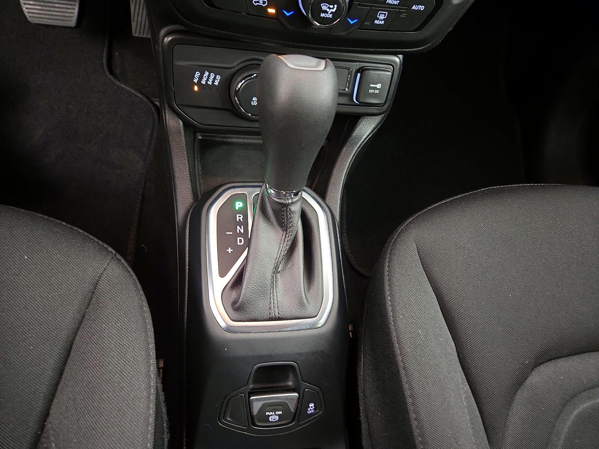 Thumbnail: 2018 Jeep Renegade - 17