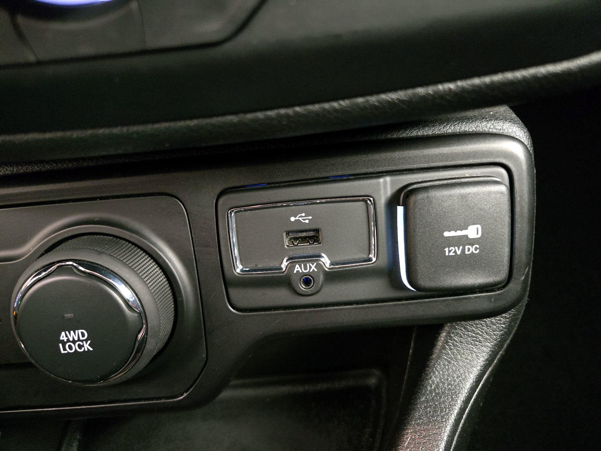 Thumbnail: 2018 Jeep Renegade - 18