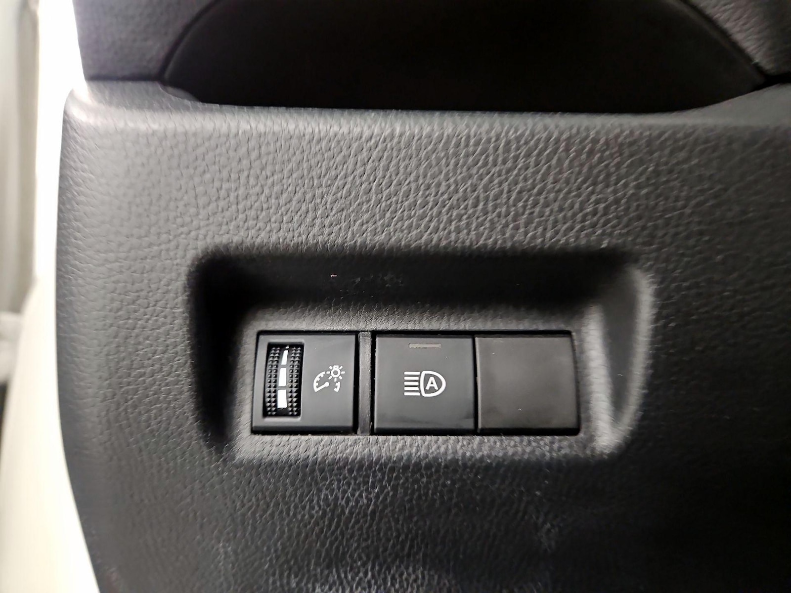 2022 Toyota RAV4 LE - Photo 12