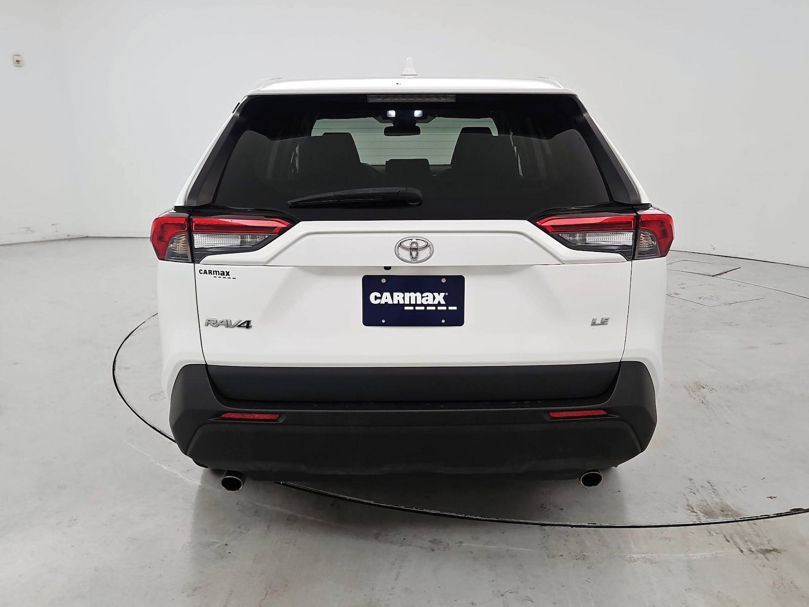 2022 Toyota RAV4 LE - Photo 6