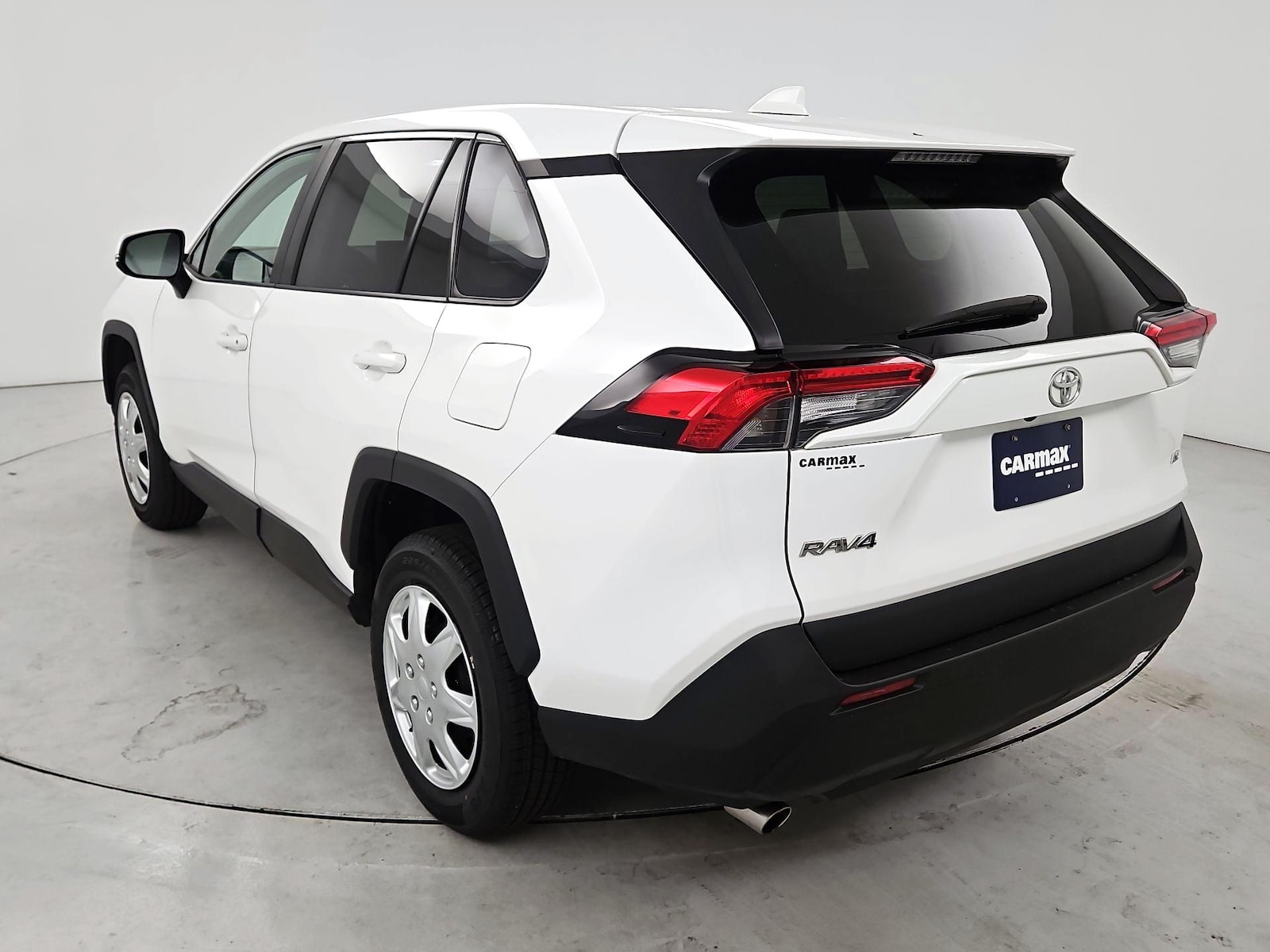 2022 Toyota RAV4 LE - Photo 7