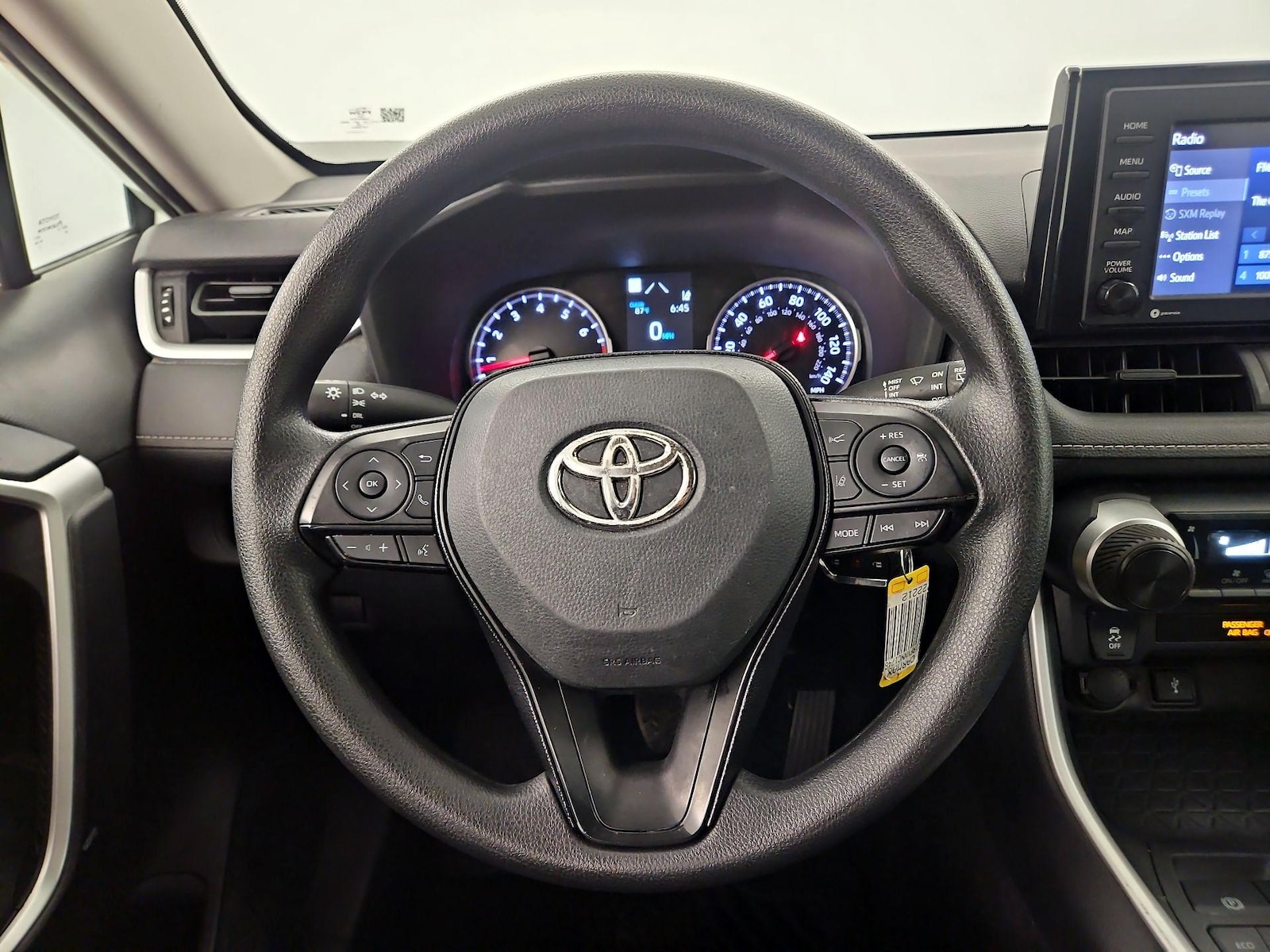 2022 Toyota RAV4 LE - Photo 9