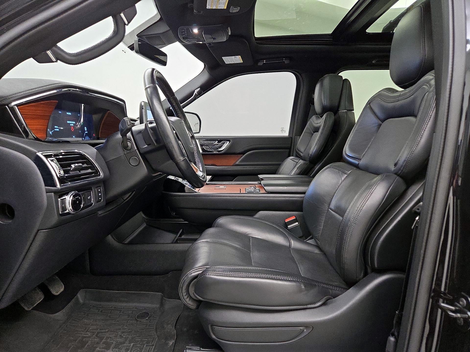 Thumbnail: 2020 Lincoln Navigator - 11