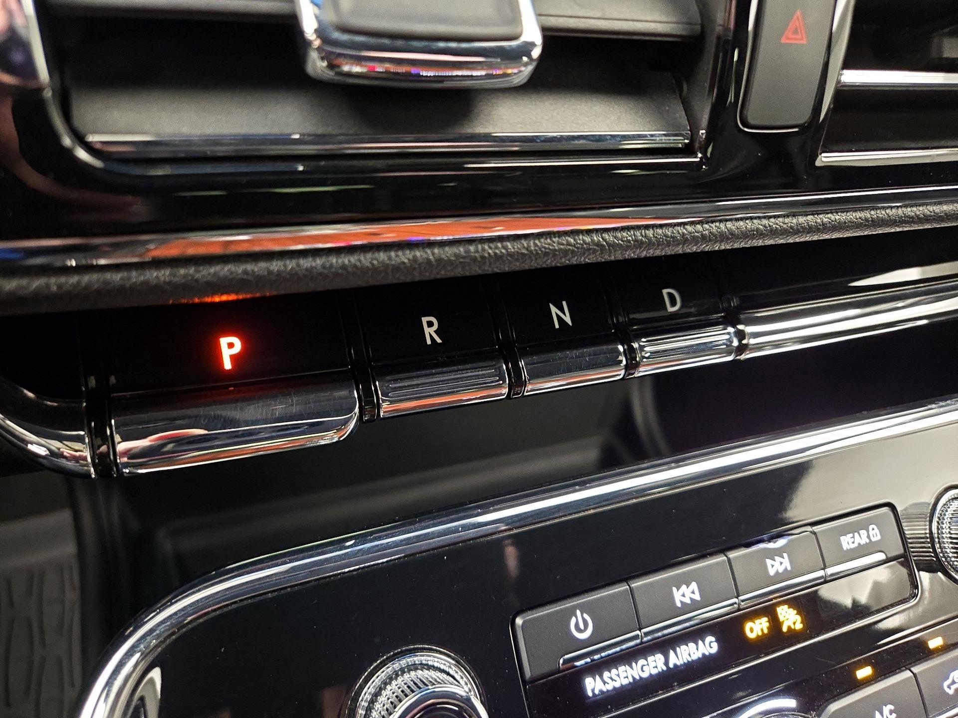 Thumbnail: 2020 Lincoln Navigator - 18