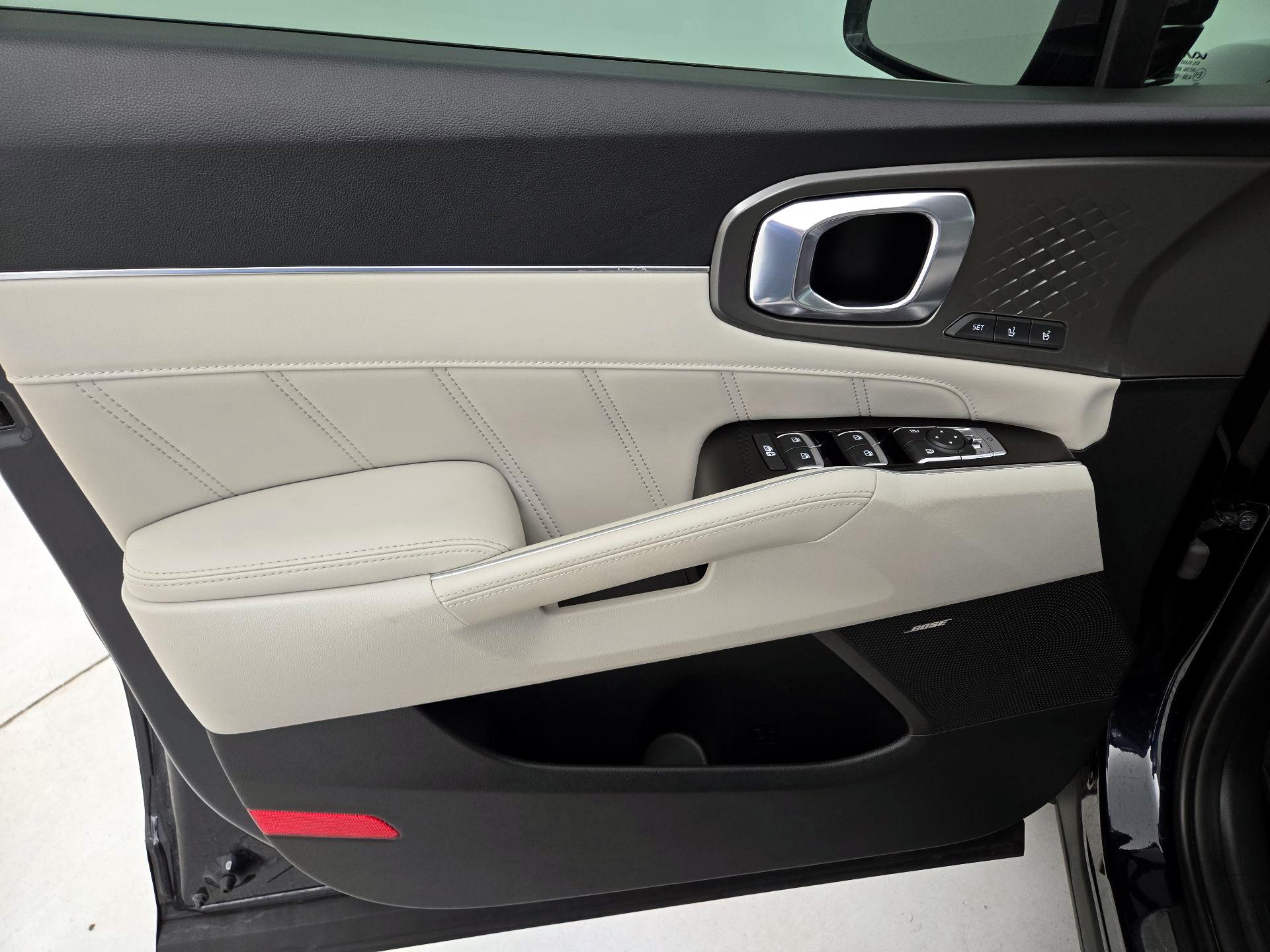 Thumbnail: 2023 Kia Sorento - 12