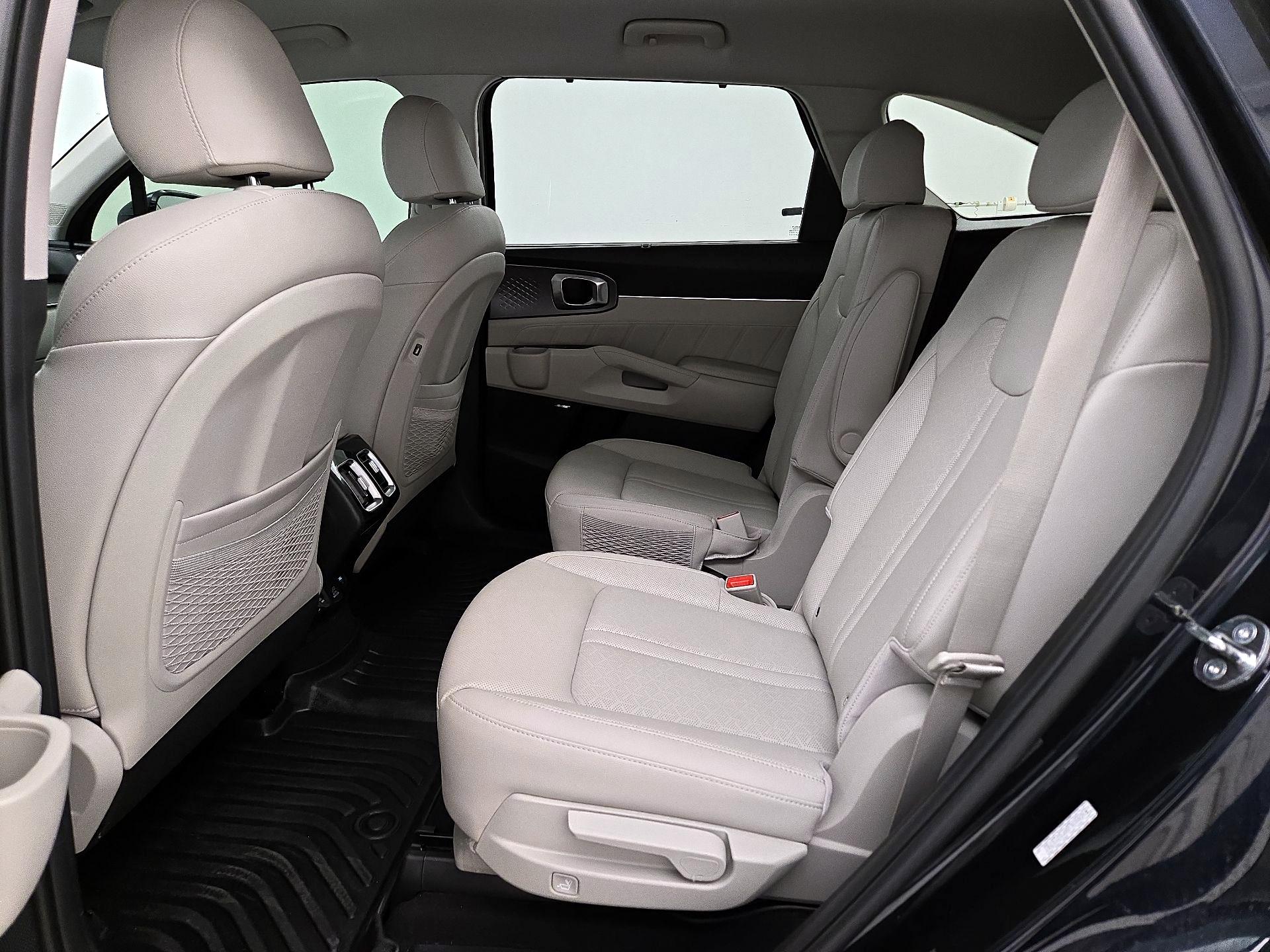 Thumbnail: 2023 Kia Sorento - 20