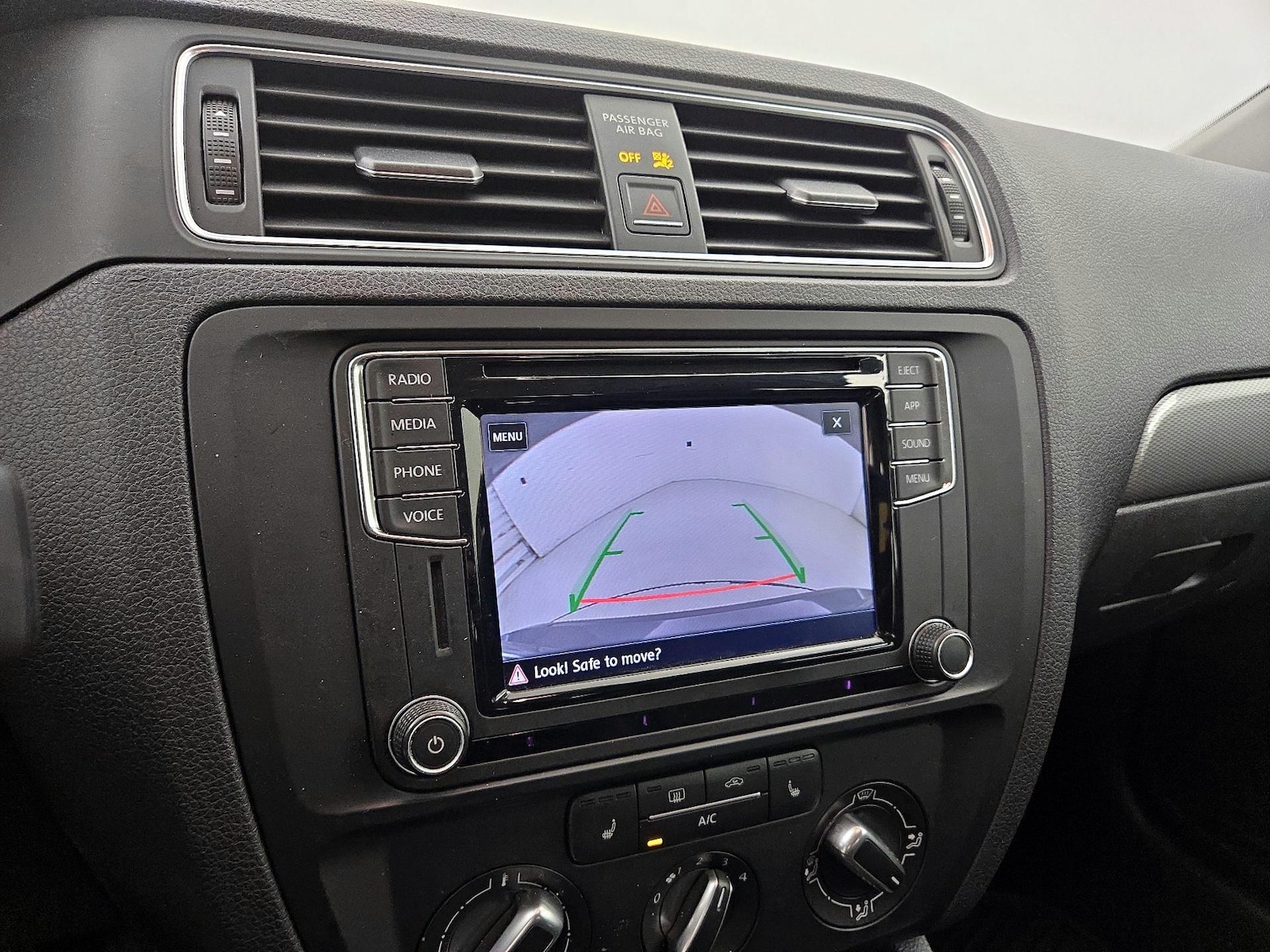 2018 Volkswagen Jetta SE - Photo 15