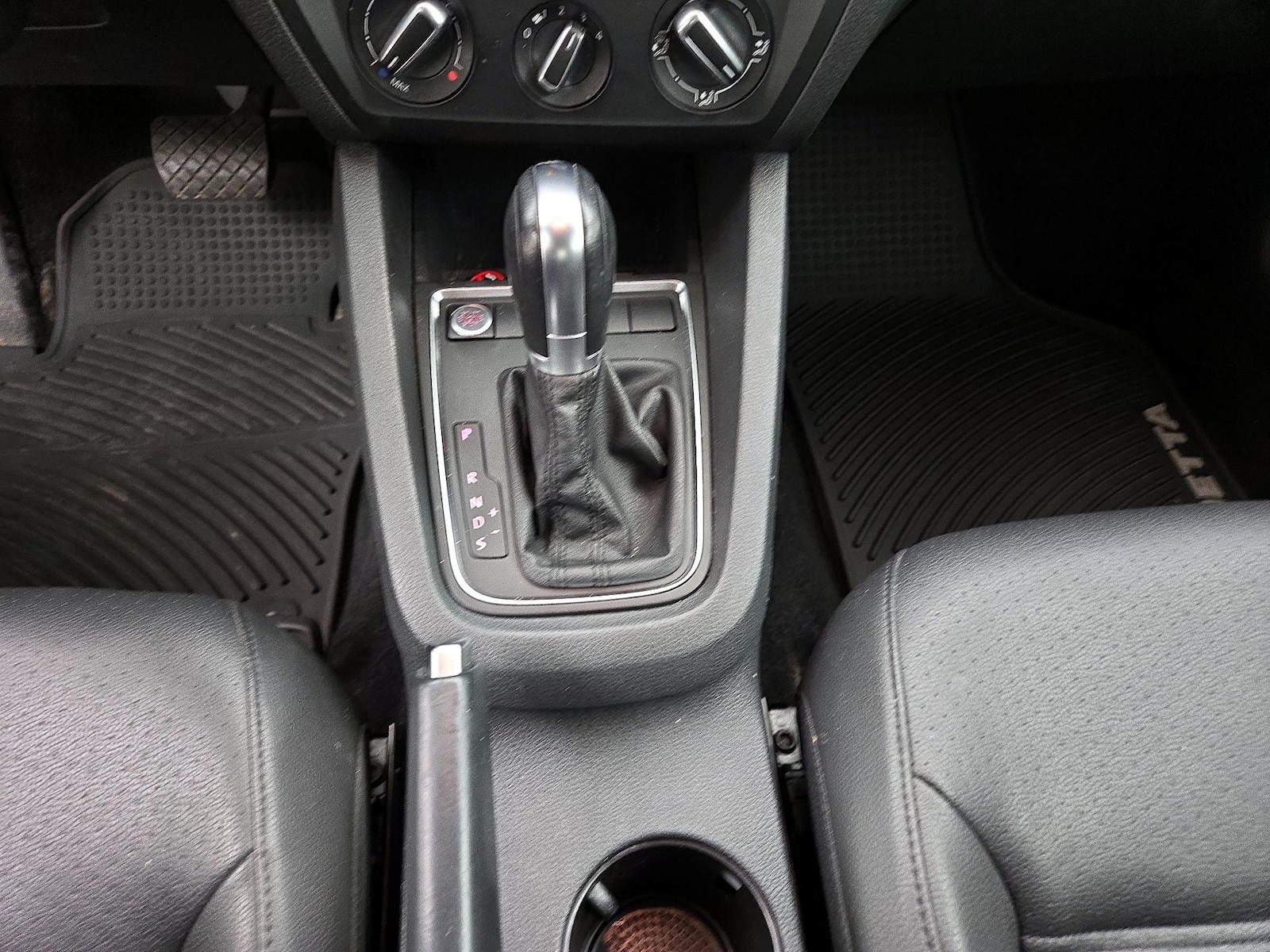 2018 Volkswagen Jetta SE - Photo 18