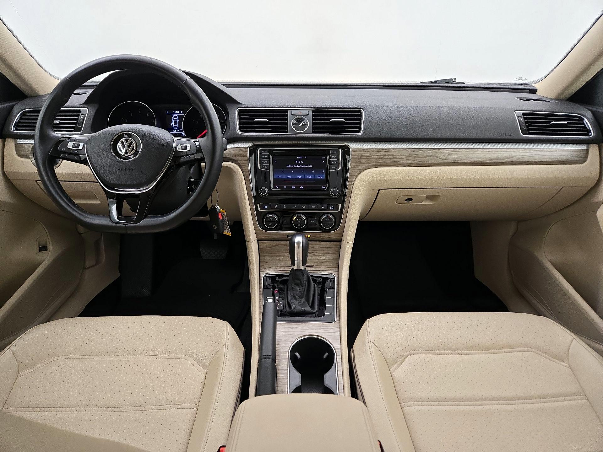 Thumbnail: 2016 Volkswagen Passat - 9