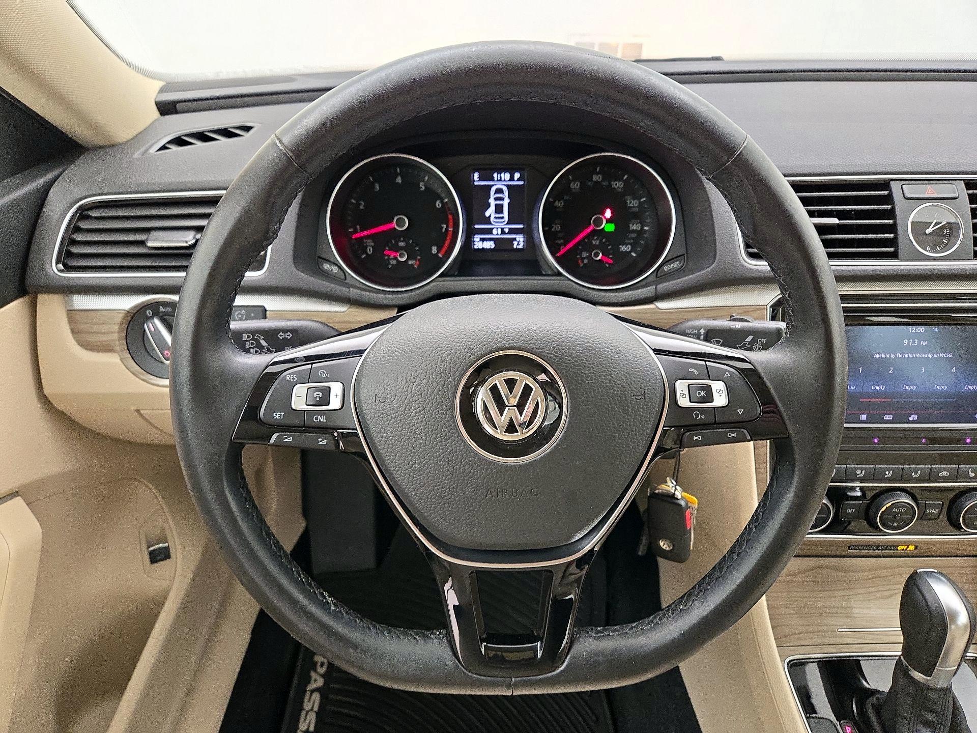 Thumbnail: 2016 Volkswagen Passat - 10