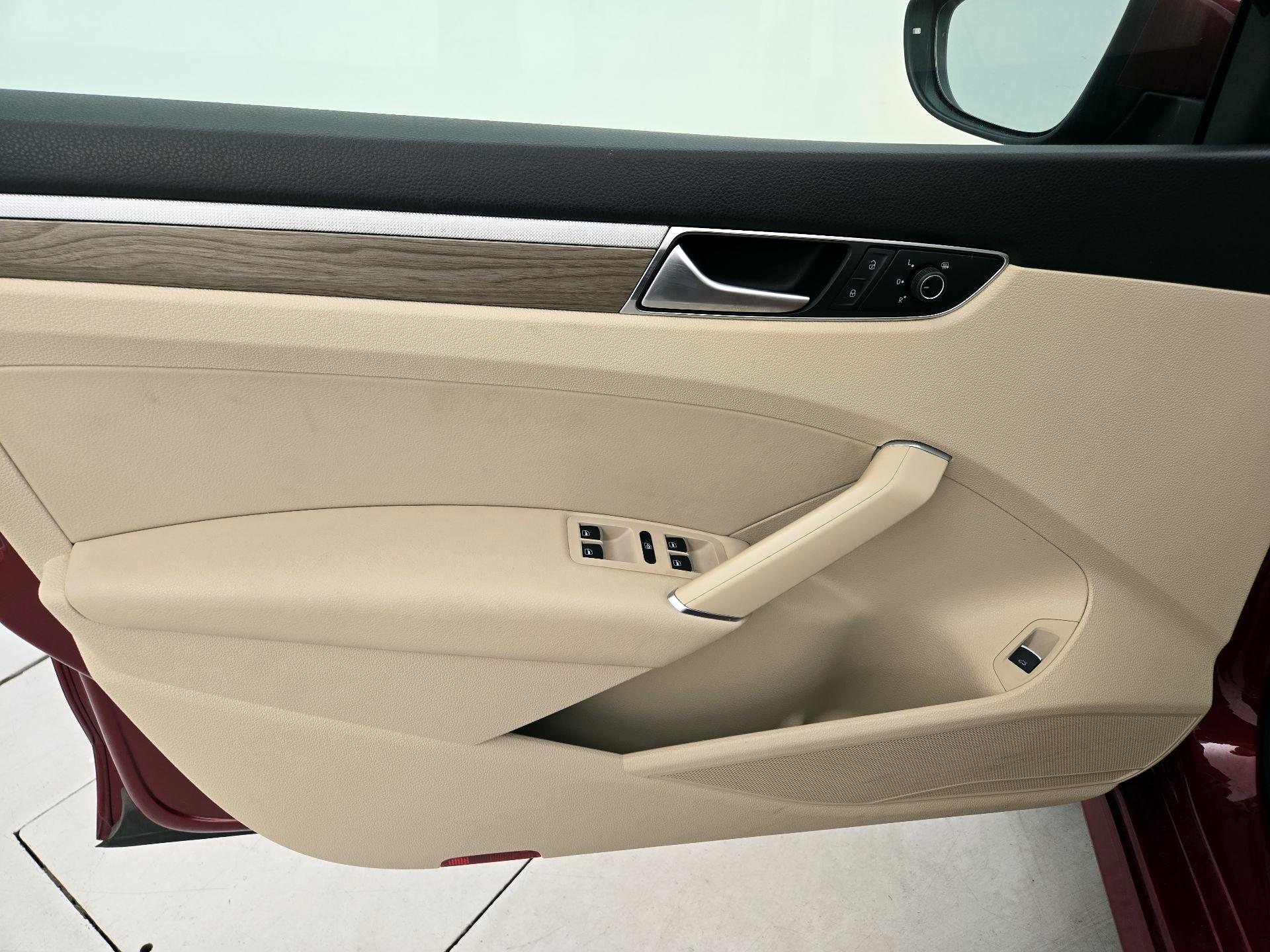 Thumbnail: 2016 Volkswagen Passat - 12