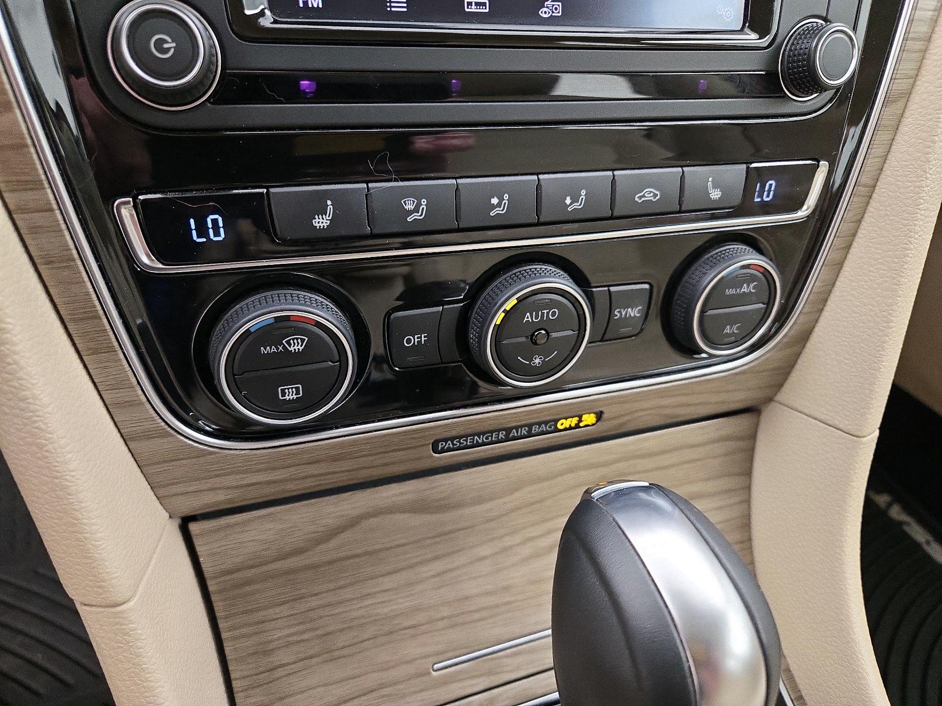 Thumbnail: 2016 Volkswagen Passat - 16