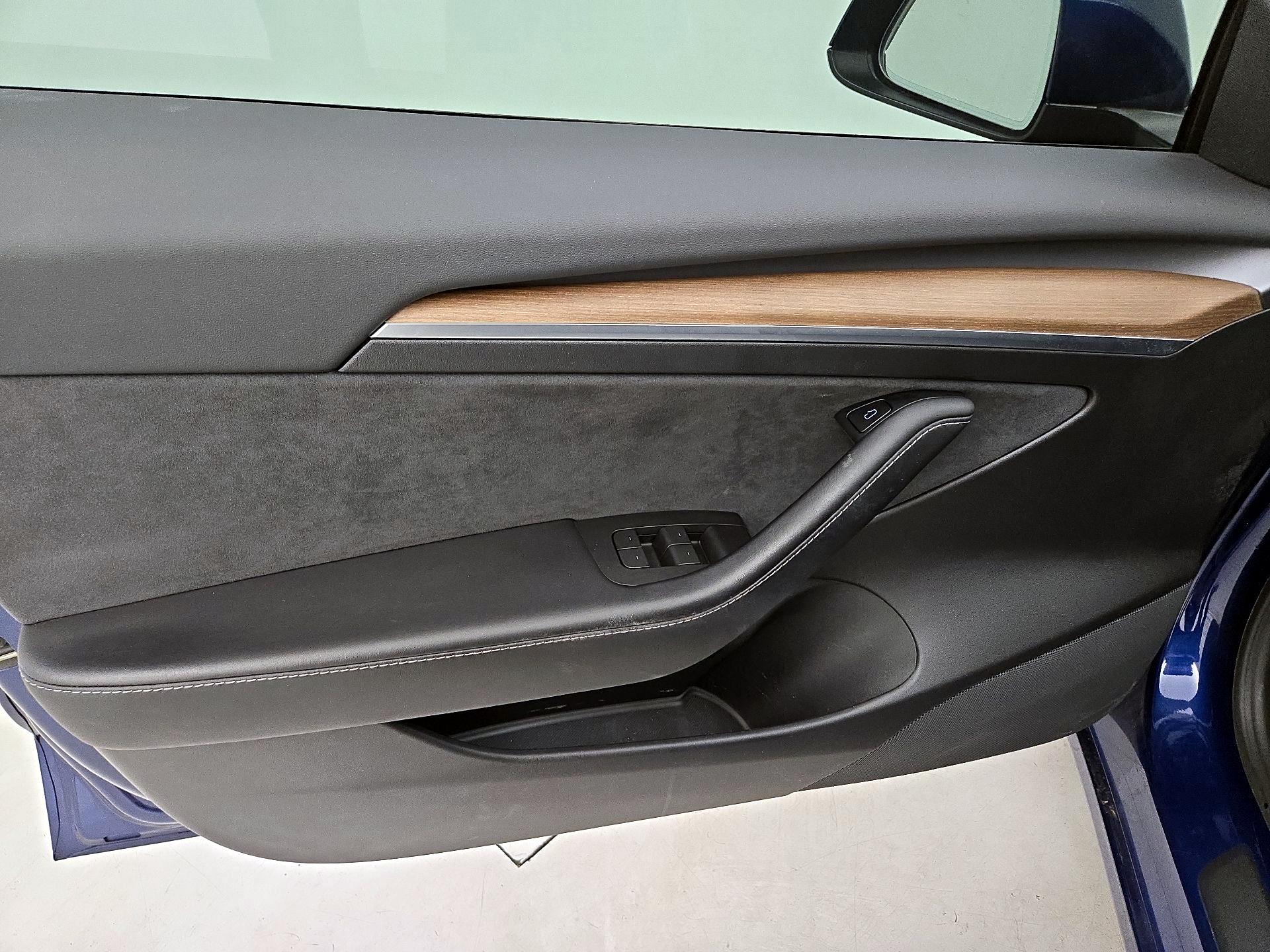 Thumbnail: 2021 Tesla Model 3 - 12