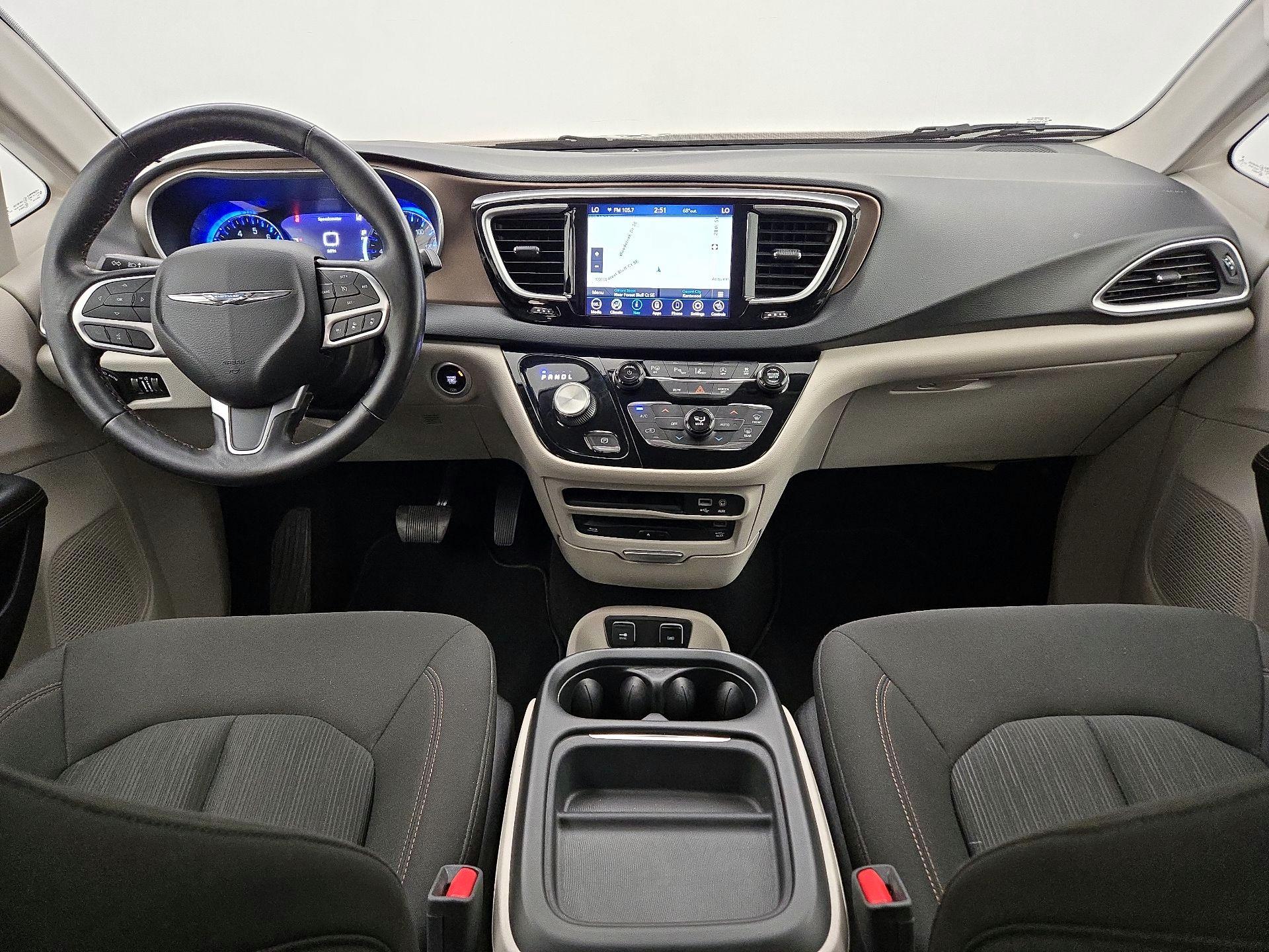 Thumbnail: 2019 Chrysler Pacifica - 9