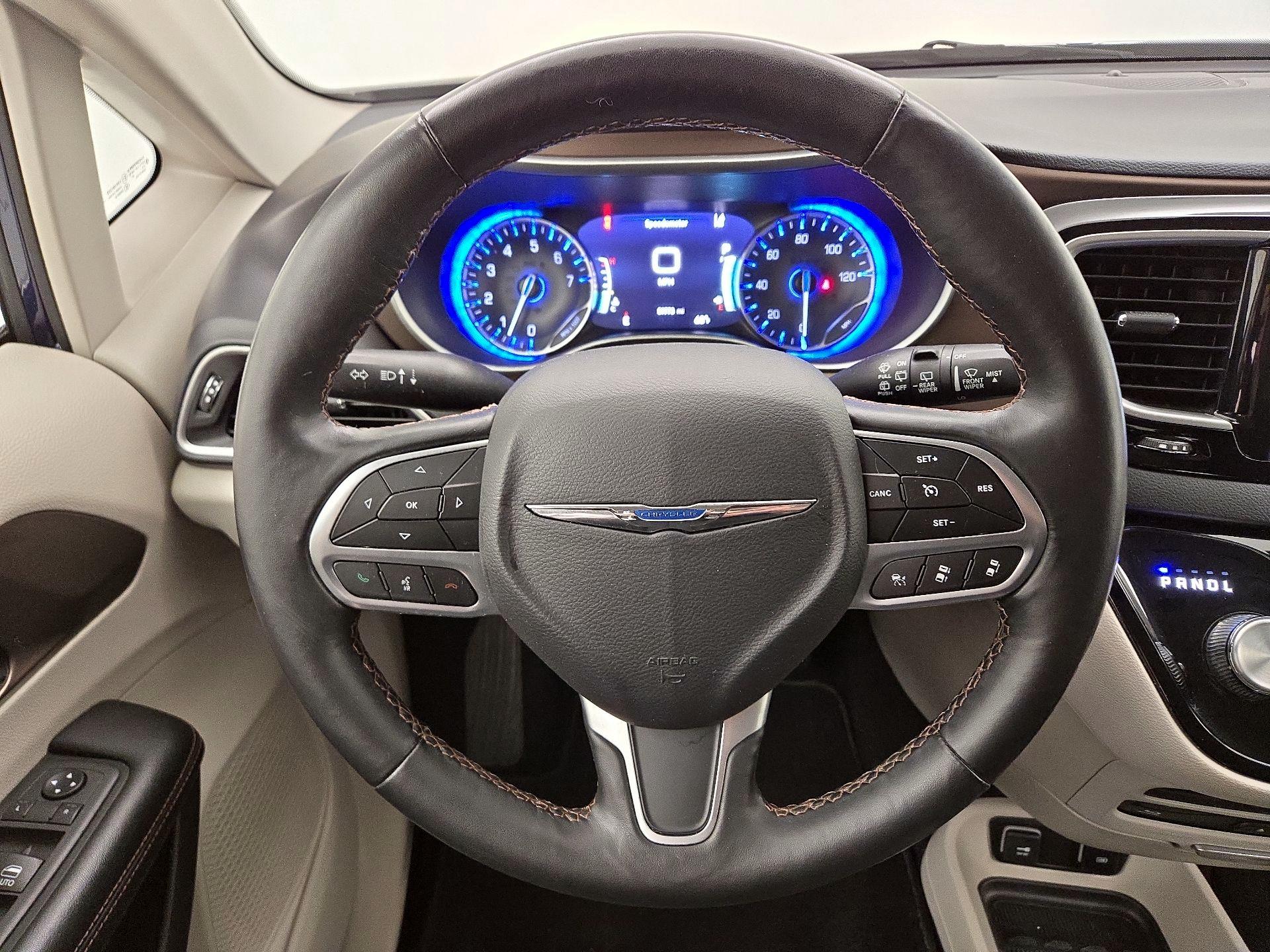 Thumbnail: 2019 Chrysler Pacifica - 10