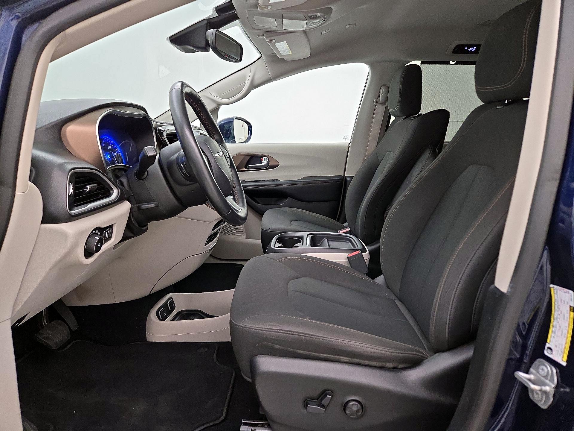 Thumbnail: 2019 Chrysler Pacifica - 11