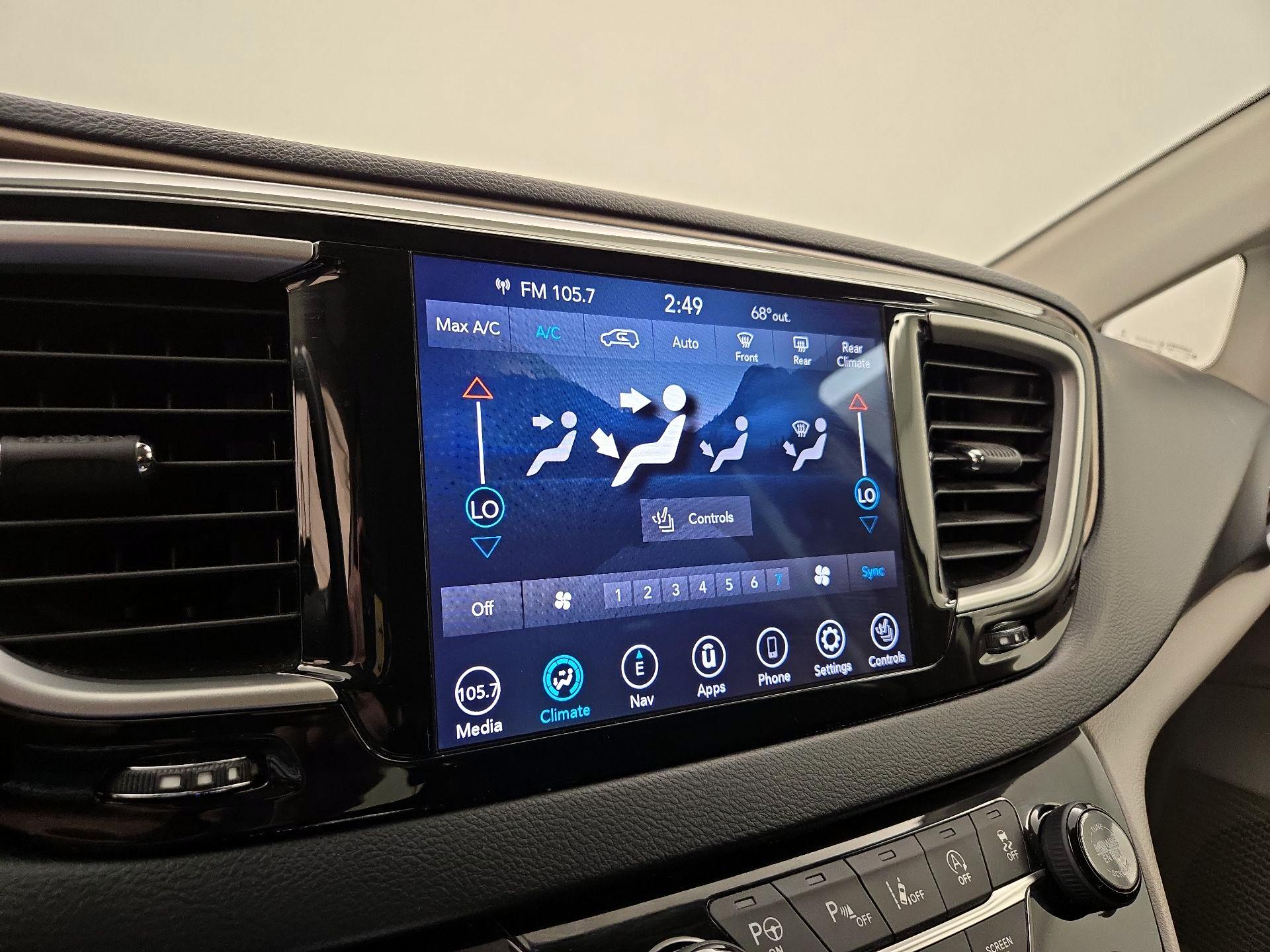 Thumbnail: 2019 Chrysler Pacifica - 17