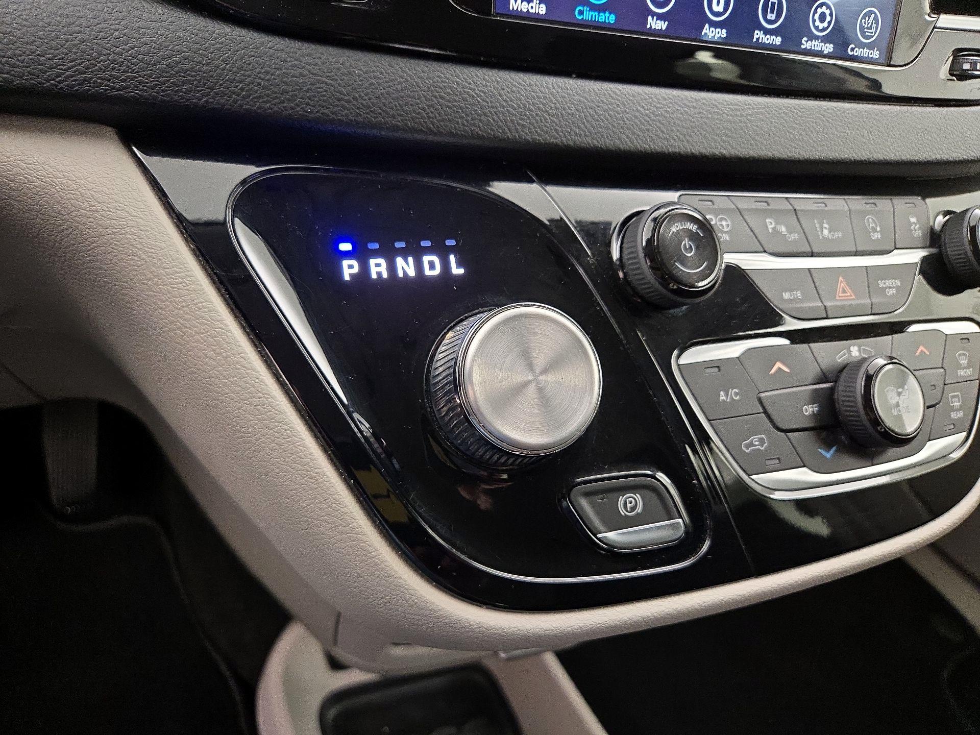 Thumbnail: 2019 Chrysler Pacifica - 18