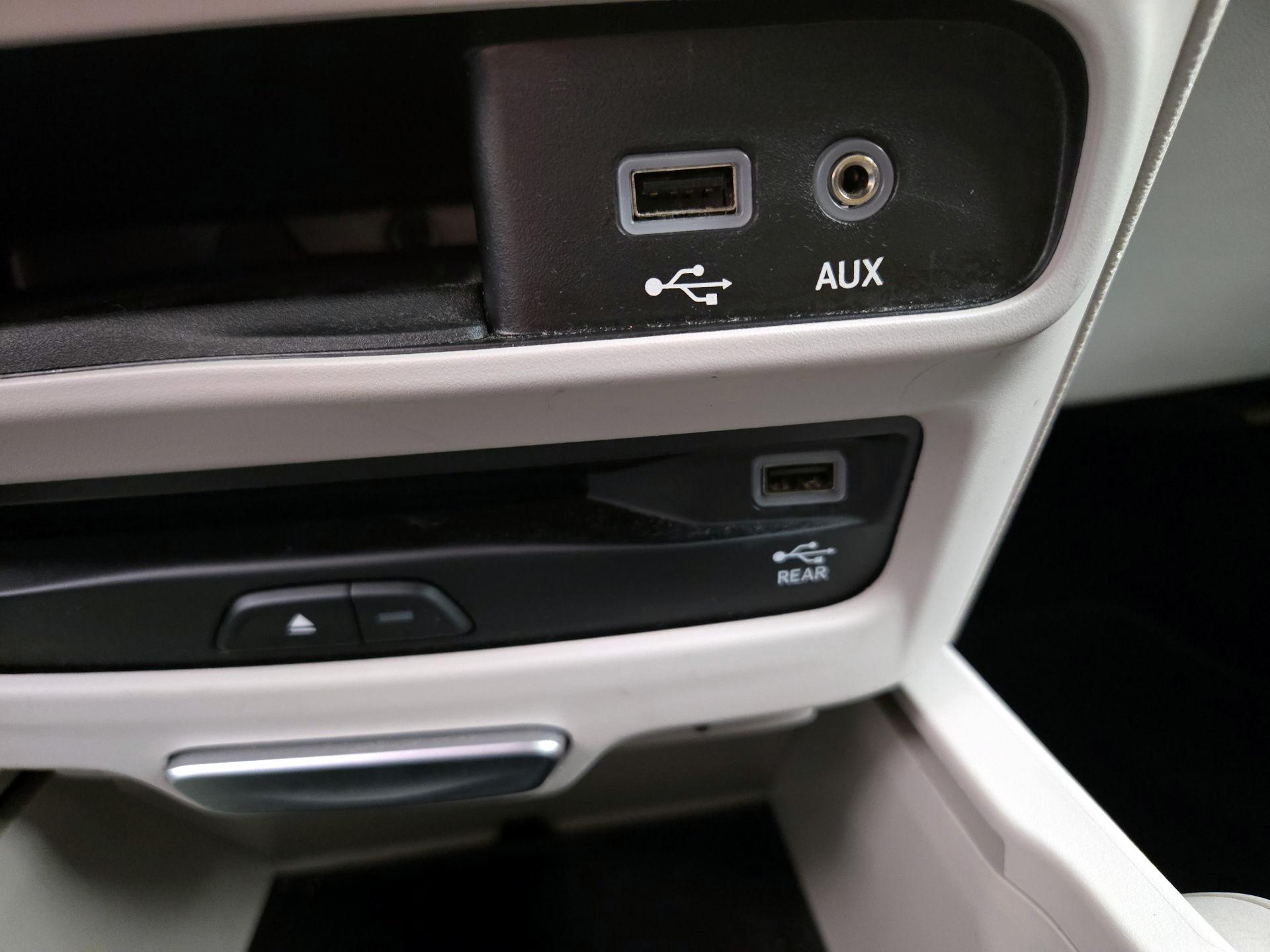 Thumbnail: 2019 Chrysler Pacifica - 19