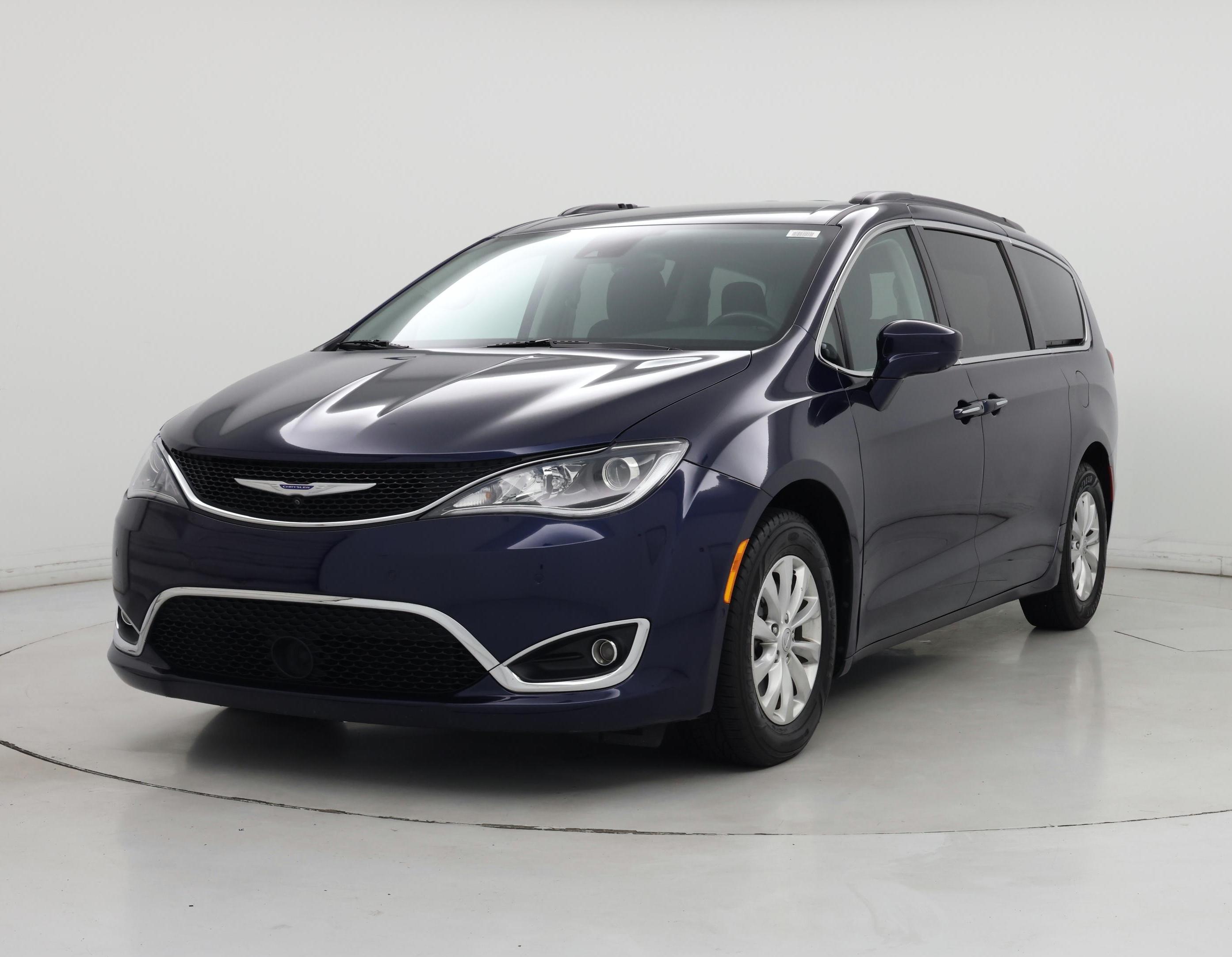 Thumbnail: 2019 Chrysler Pacifica - 4