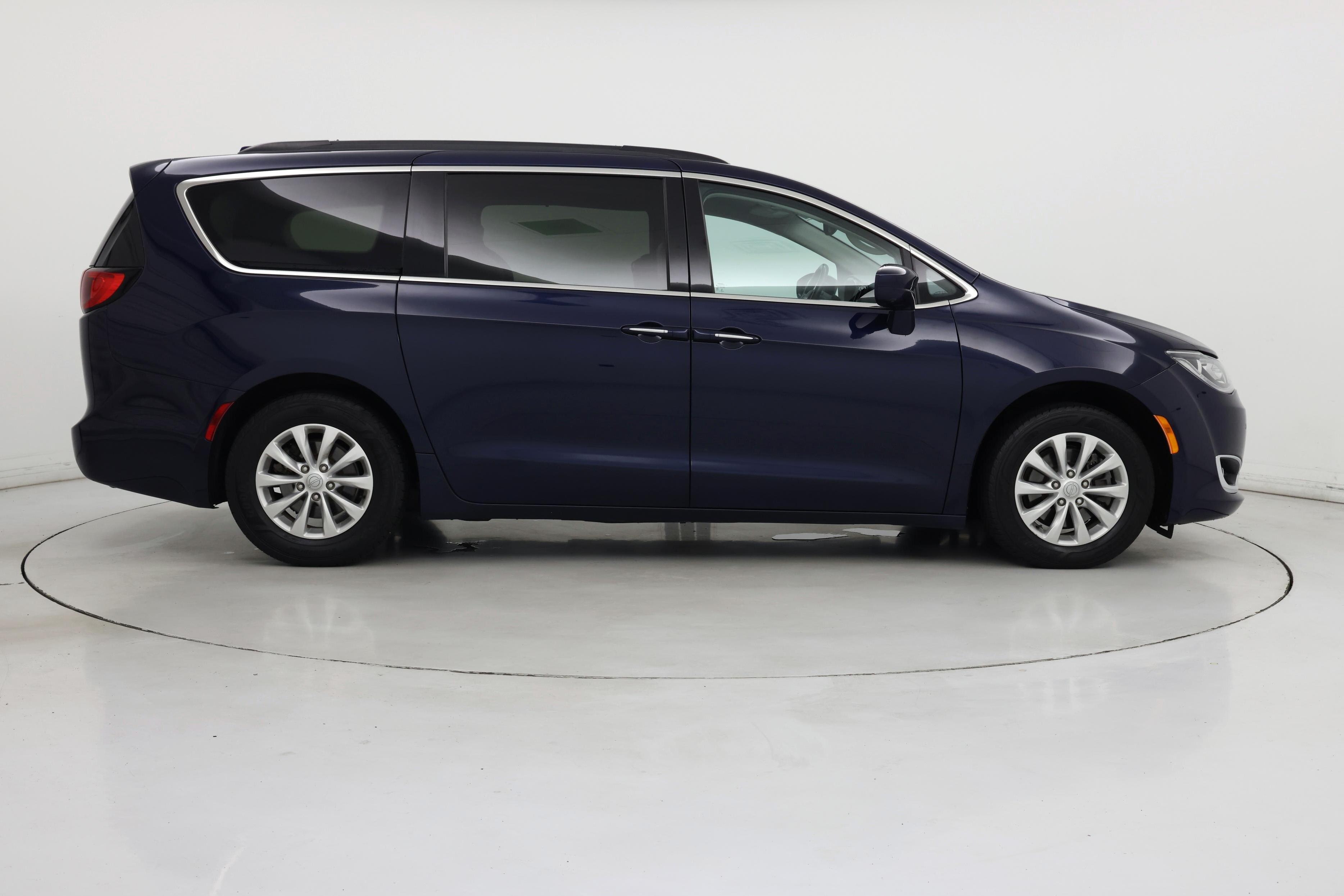 Thumbnail: 2019 Chrysler Pacifica - 7