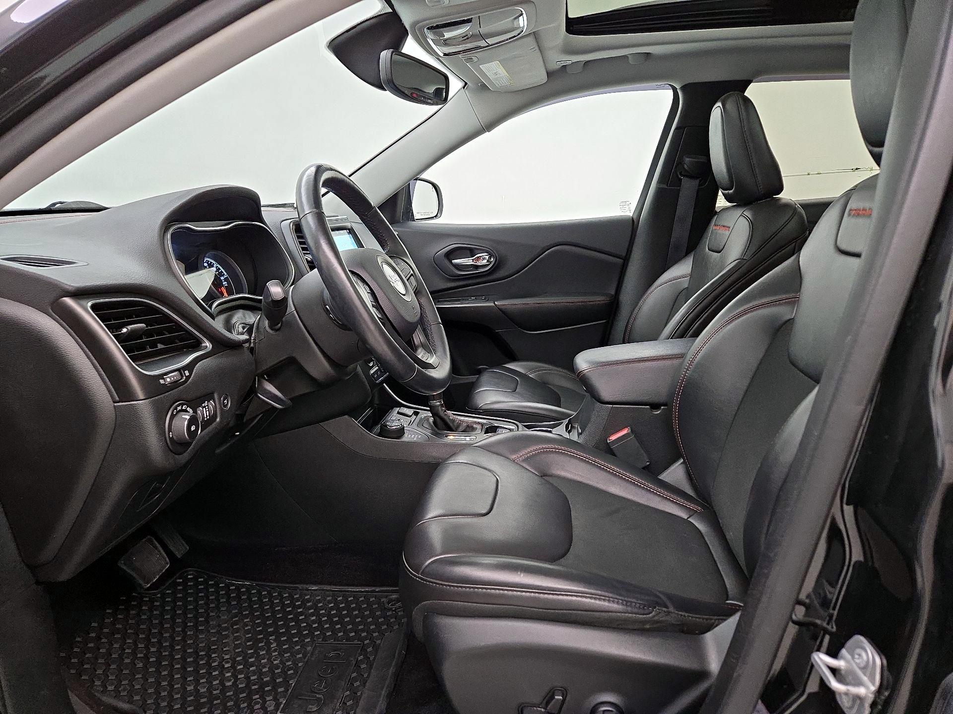 Thumbnail: 2019 Jeep Cherokee - 11