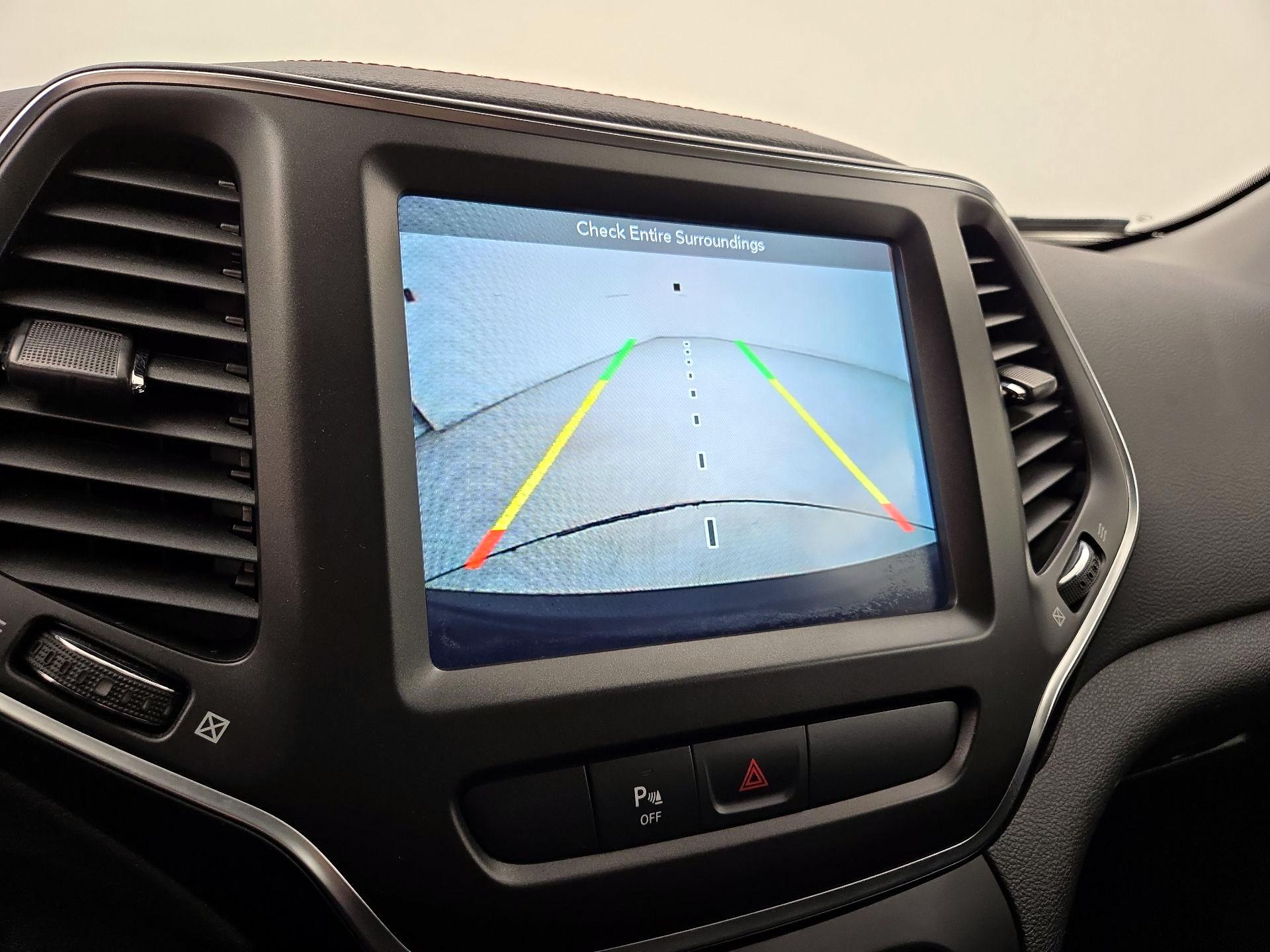Thumbnail: 2019 Jeep Cherokee - 15