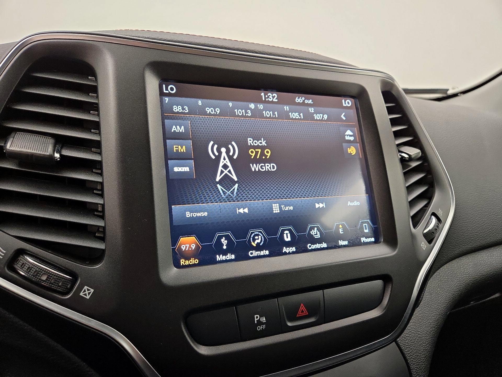 Thumbnail: 2019 Jeep Cherokee - 16