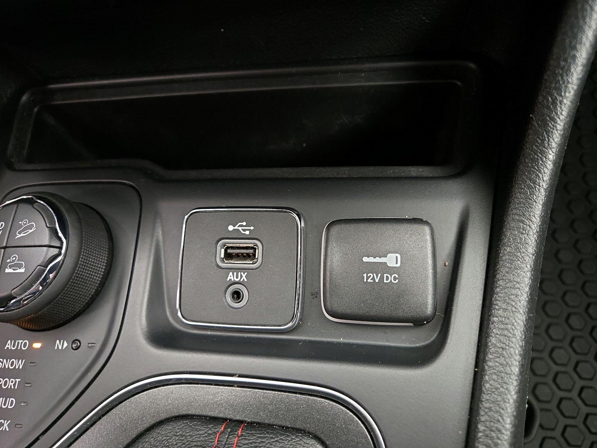 Thumbnail: 2019 Jeep Cherokee - 19
