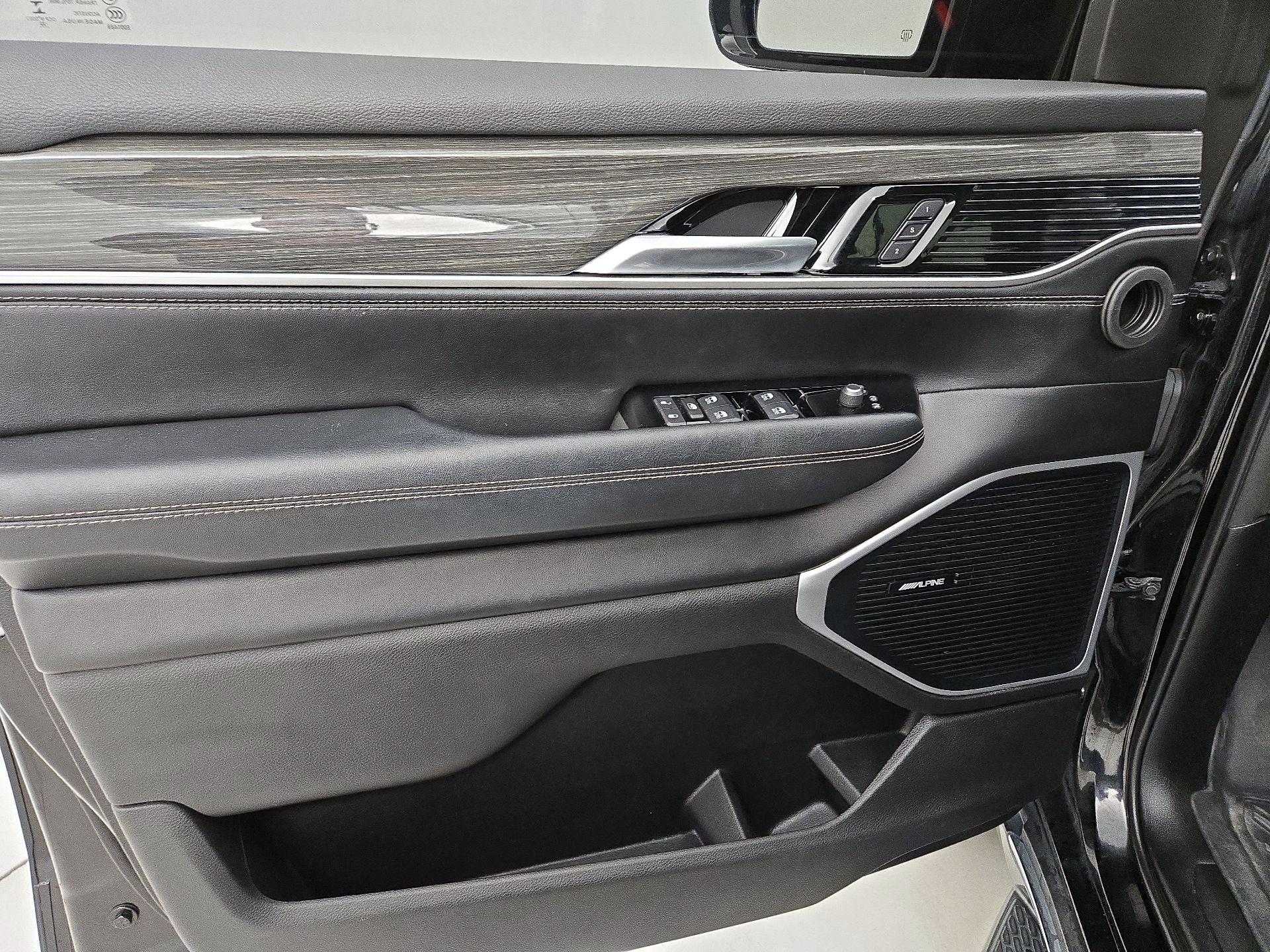Thumbnail: 2022 Jeep Wagoneer - 12
