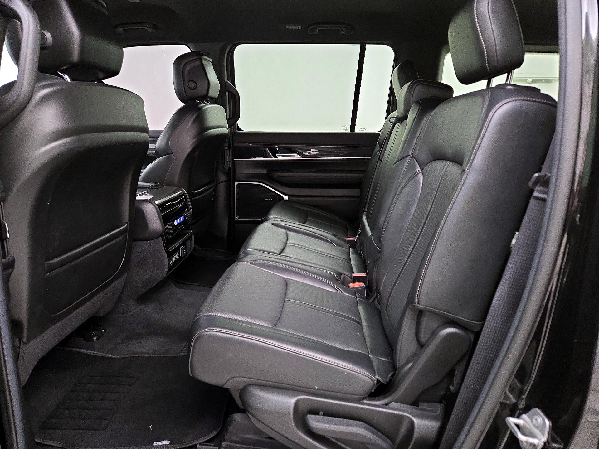 Thumbnail: 2022 Jeep Wagoneer - 20