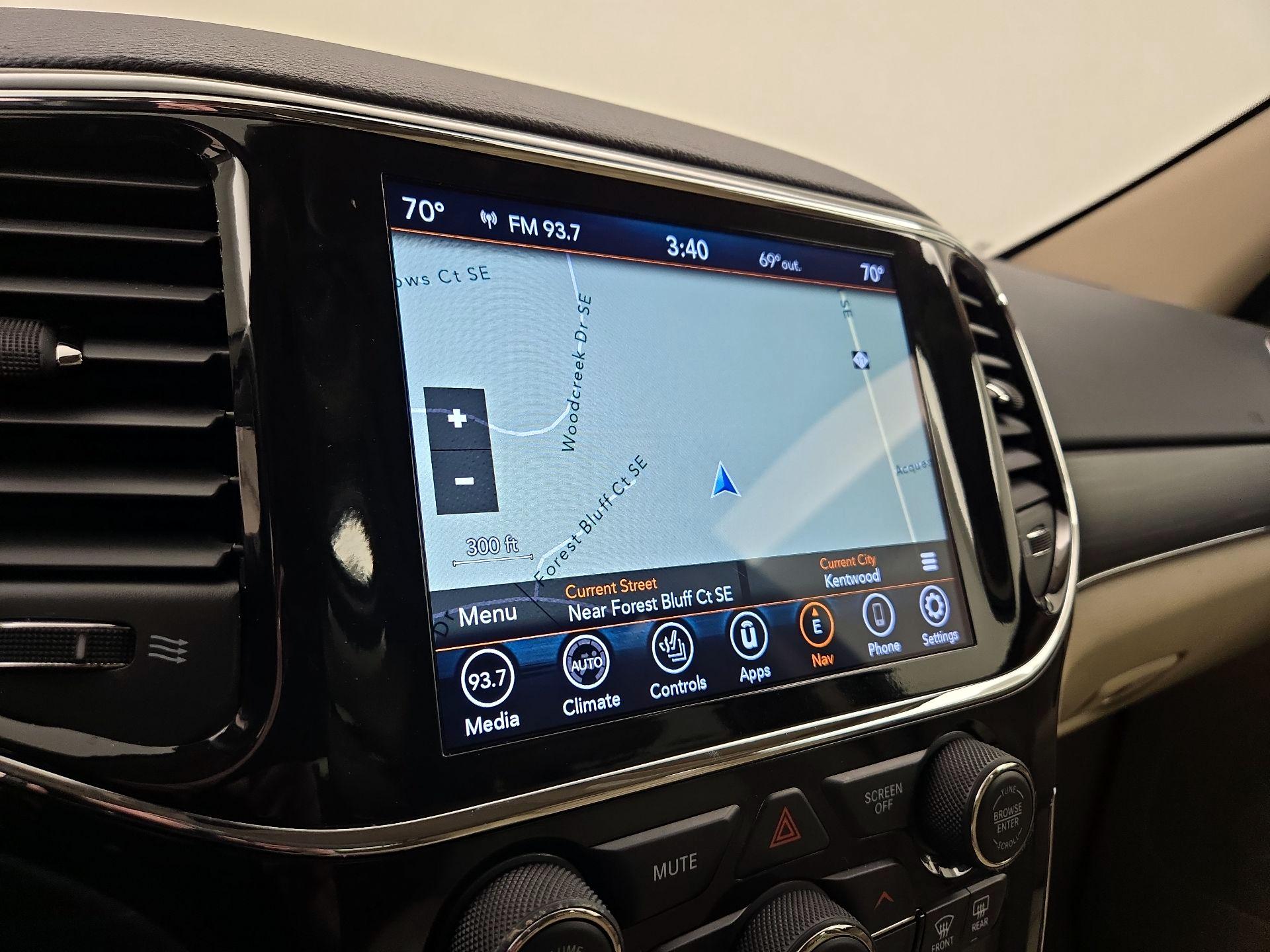 Thumbnail: 2021 Jeep Grand Cherokee - 14