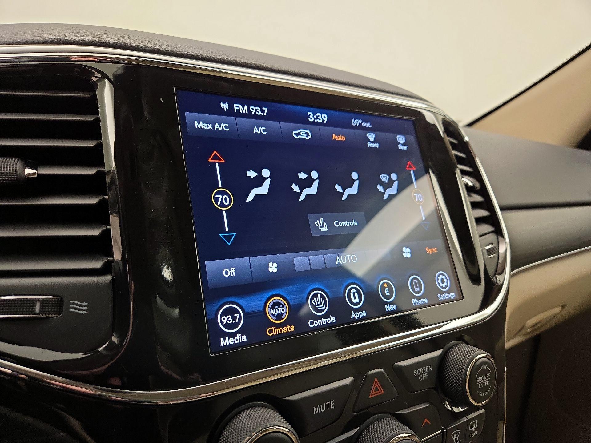 Thumbnail: 2021 Jeep Grand Cherokee - 17