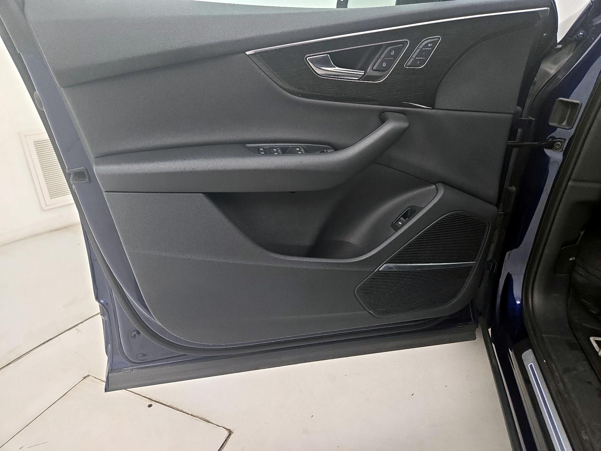 Thumbnail: 2022 Audi Q7 - 12